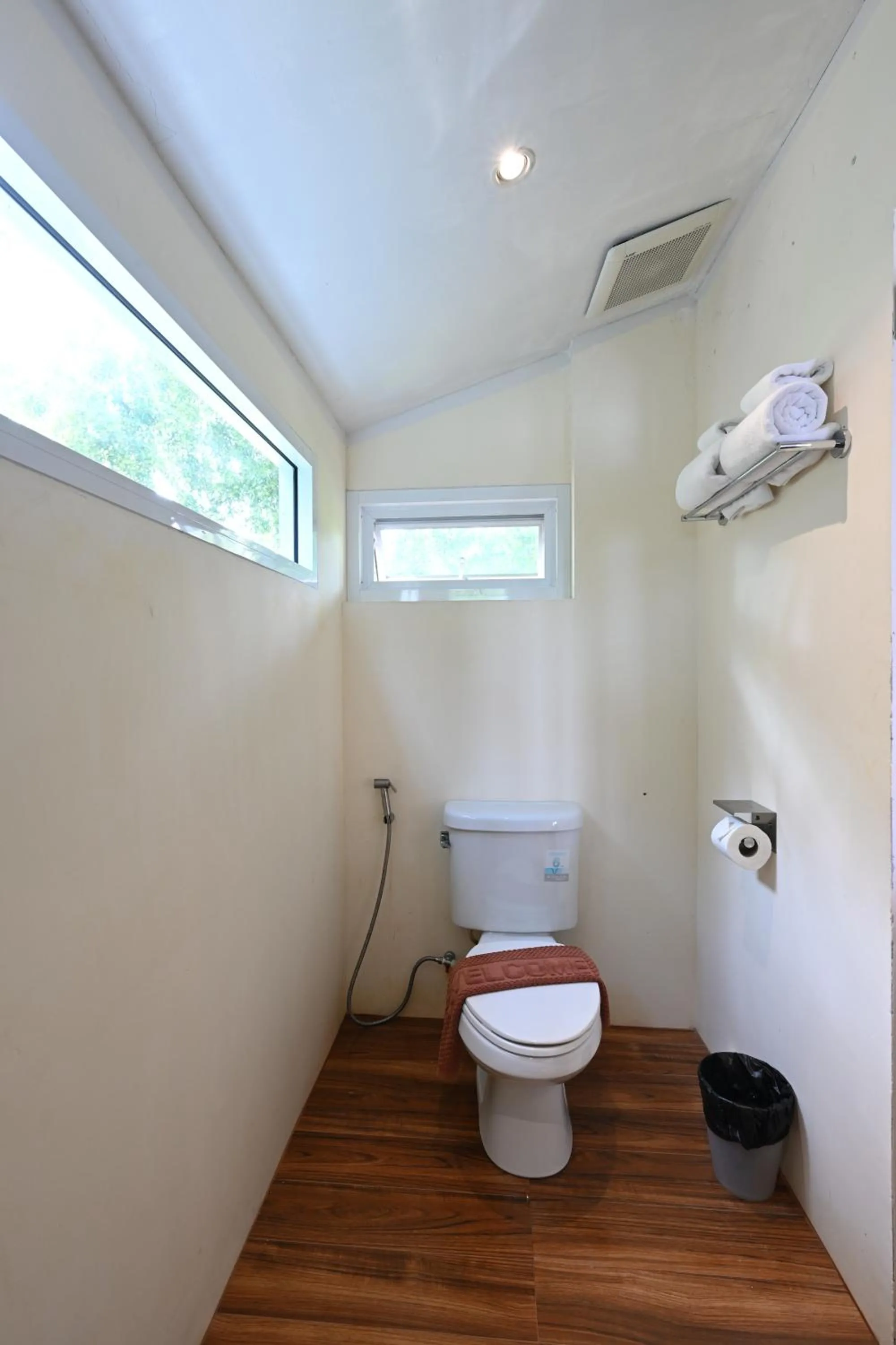 Toilet in Pawapi Beach Resort Koh Mook