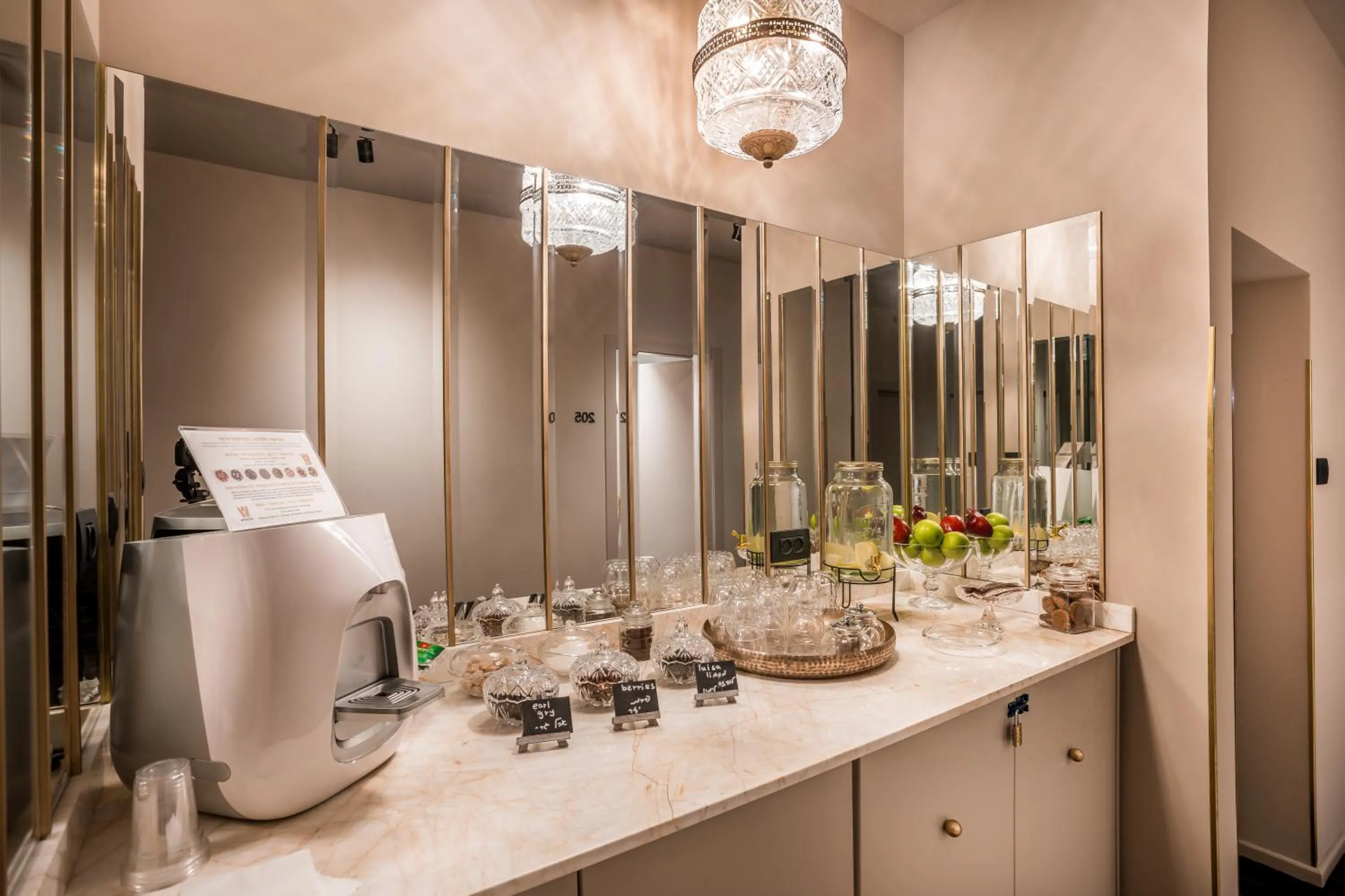 Food and drinks in Lear Sense Hotel