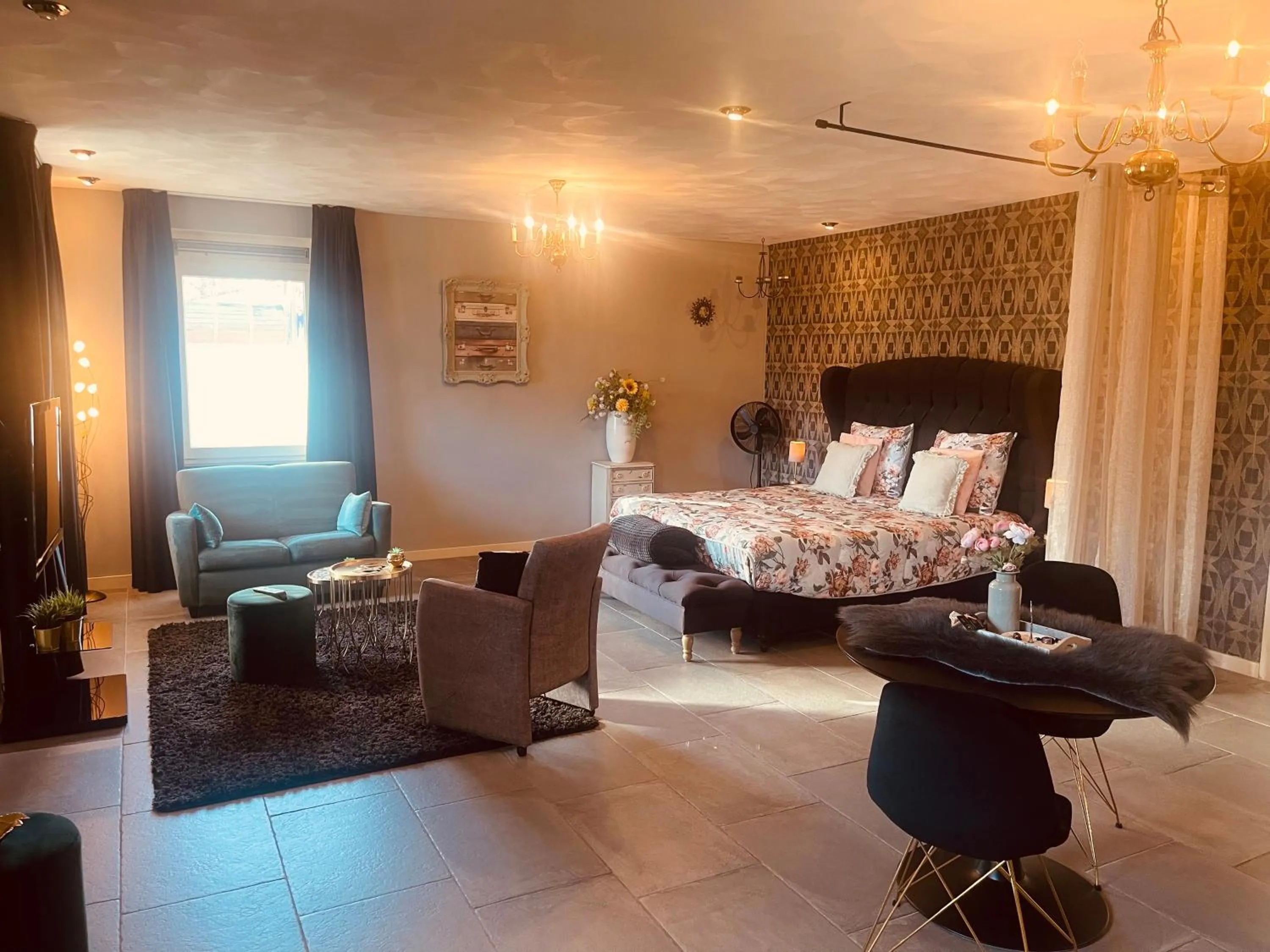 Photo of the whole room, Bed in Gasterij Hotel Dennenoord