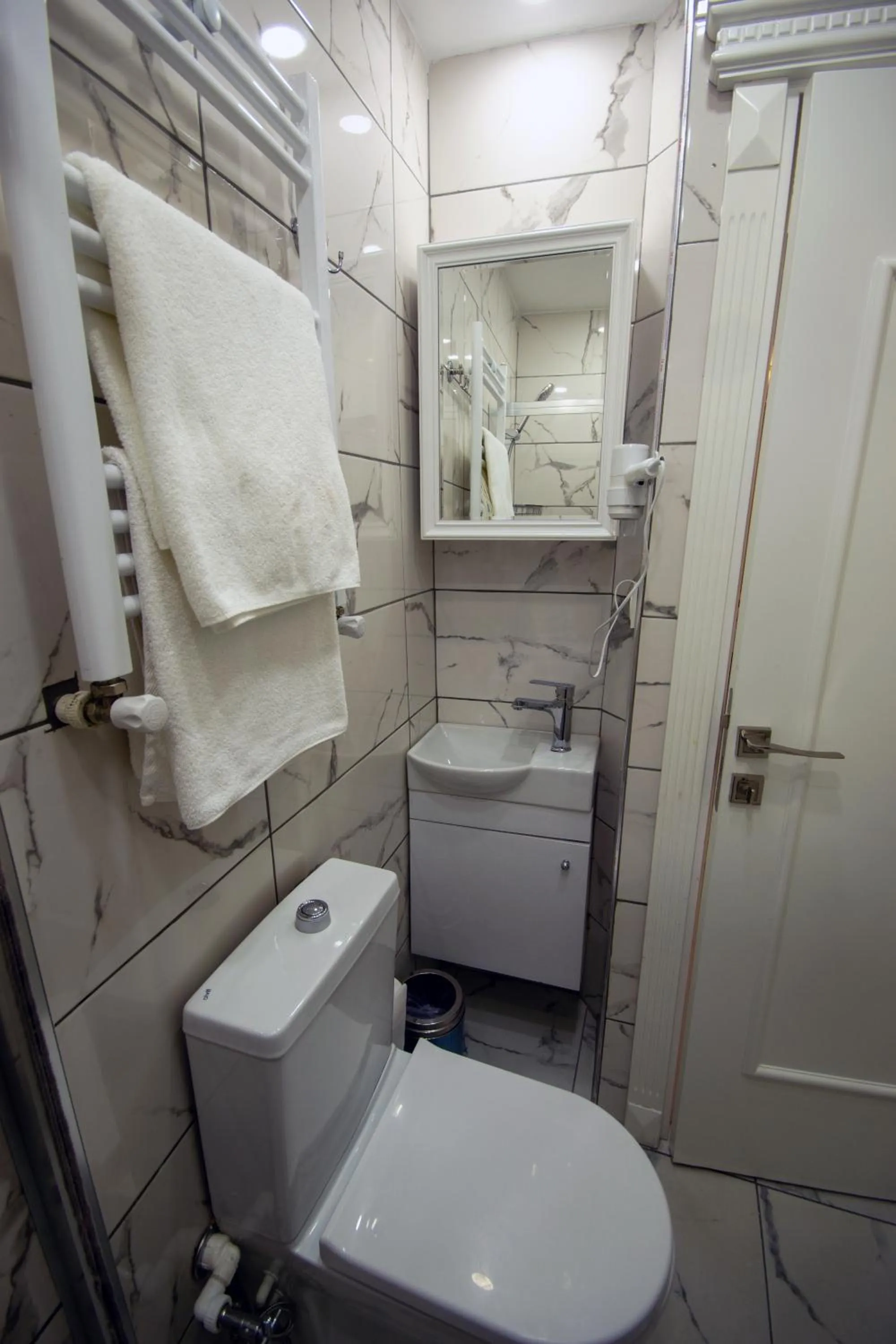 Shower in IQ Hotel Beyoğlu