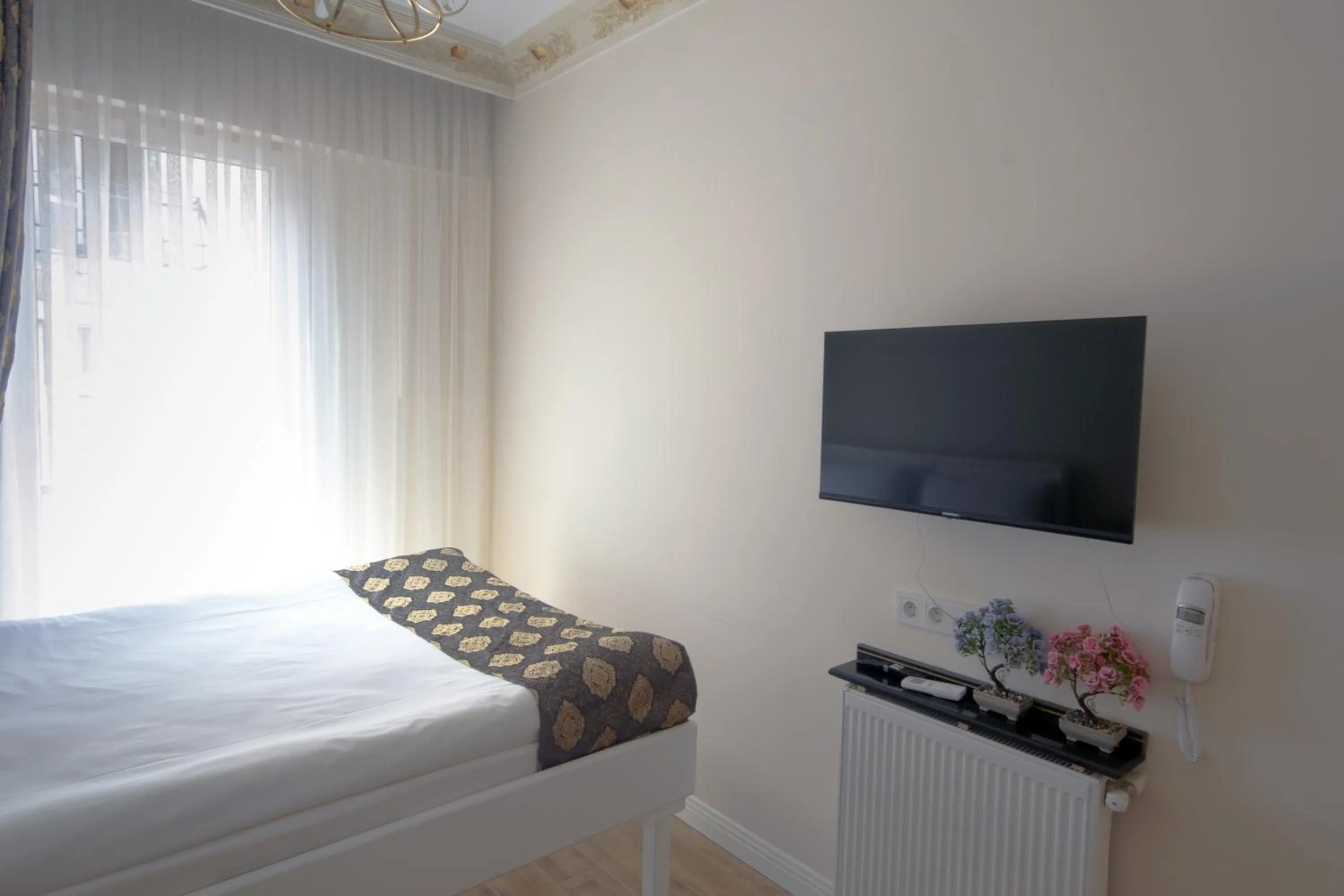 Bed in IQ Hotel Beyoğlu