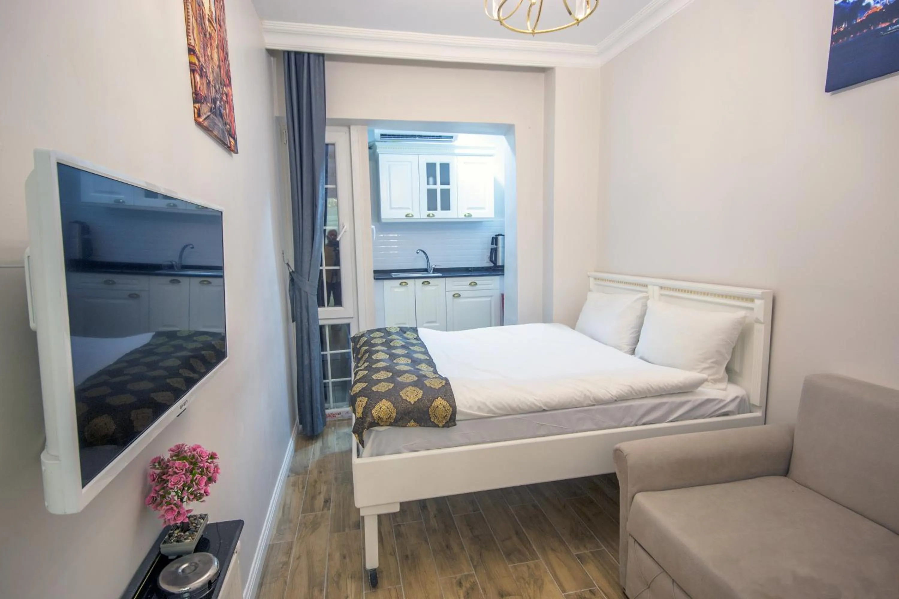 Bed in IQ Hotel Beyoğlu