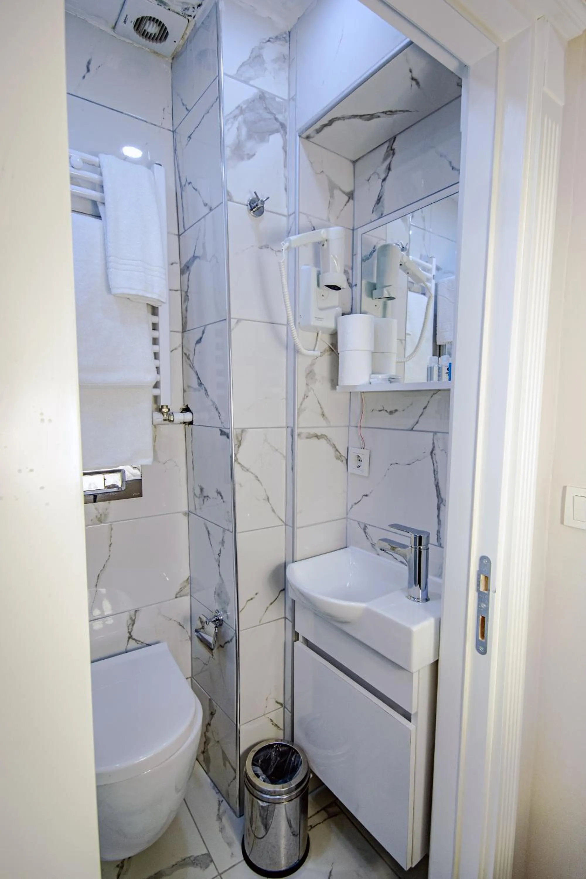 Shower in IQ Hotel Beyoğlu