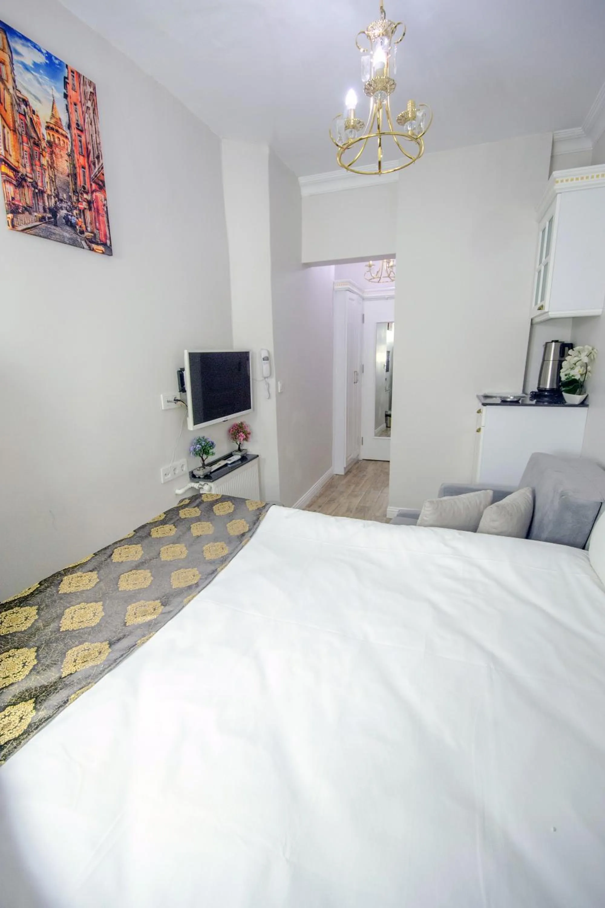 TV and multimedia, Bed in IQ Hotel Beyoğlu