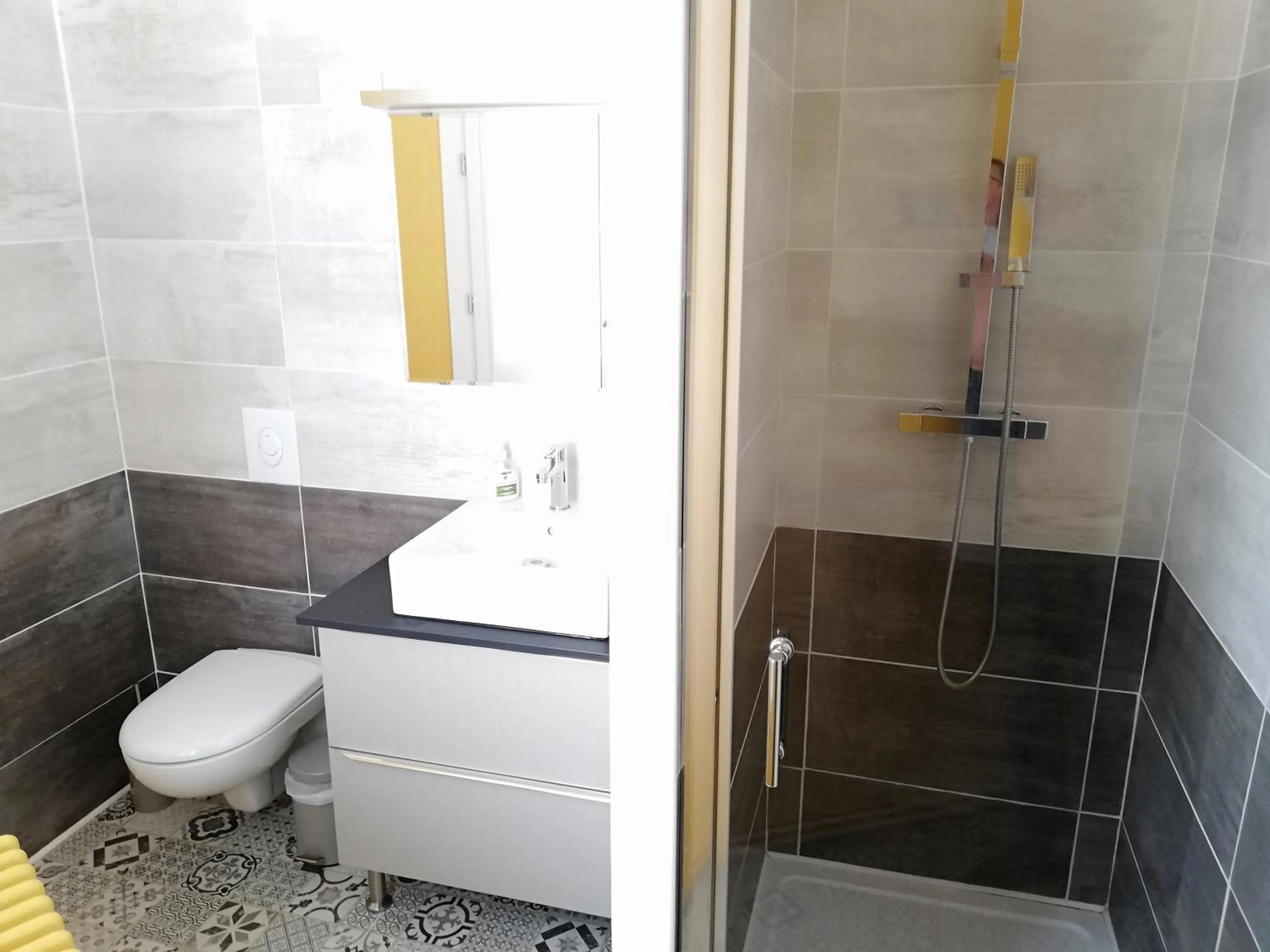 Shower in L'Angély - Chambres d'Hôtes