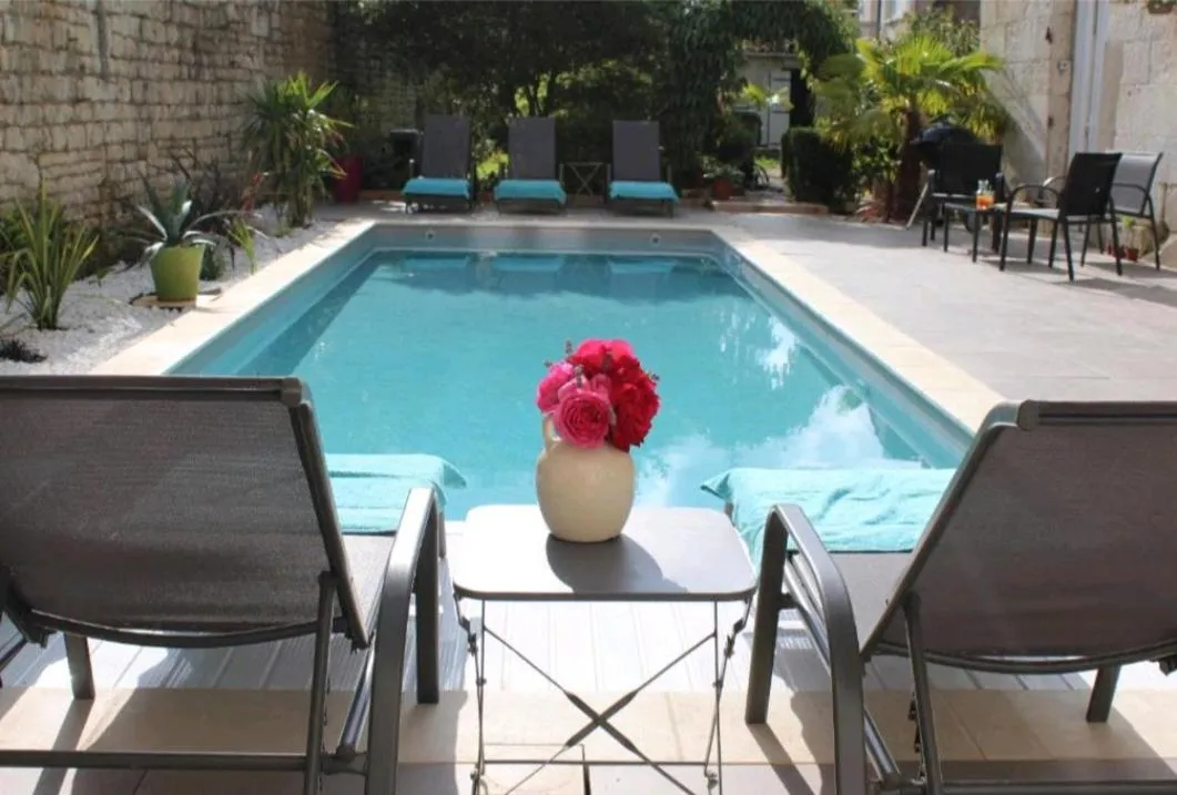Swimming pool in L'Angély - Chambres d'Hôtes