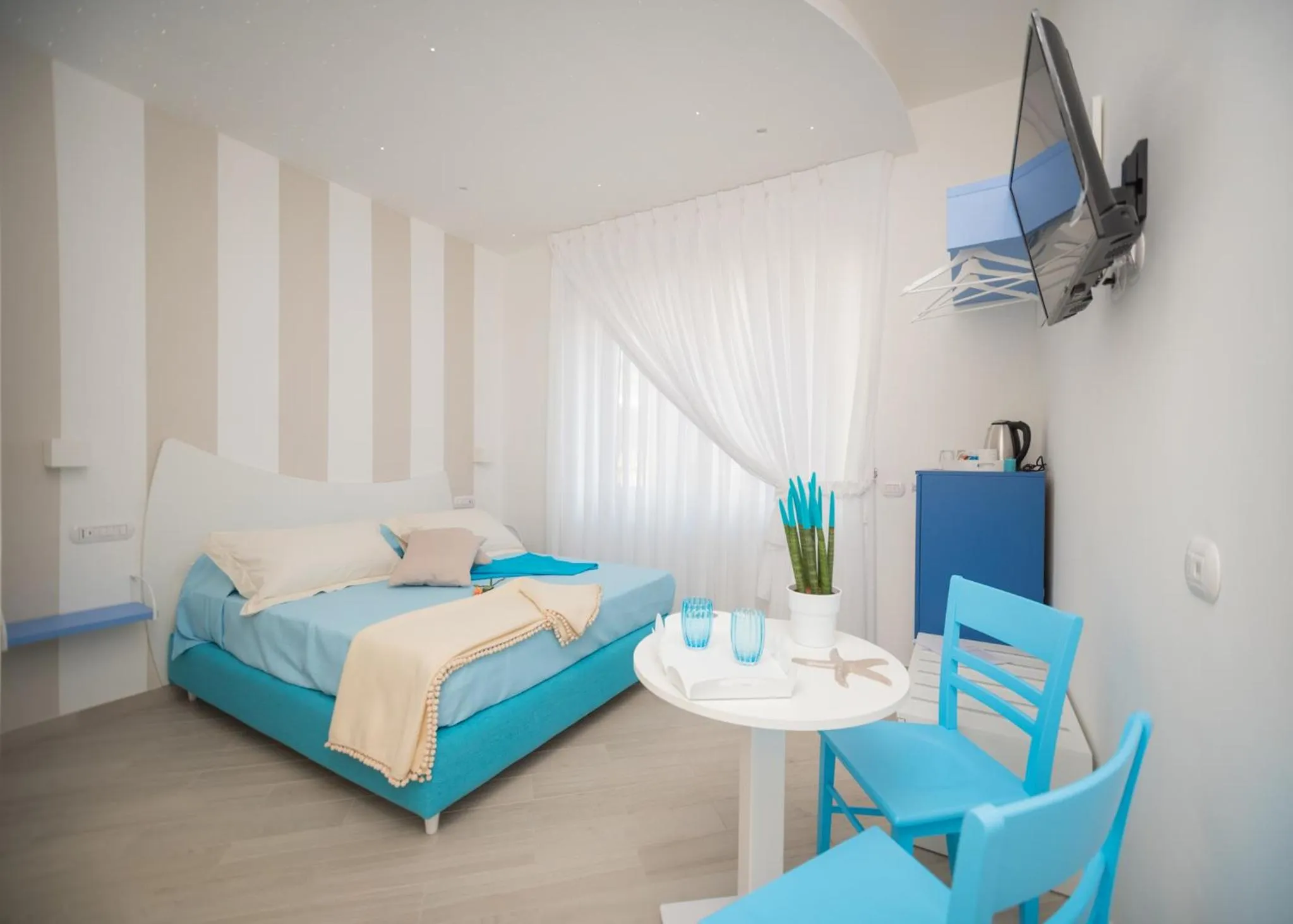 Bedroom, Bed in Chiaro di Luna