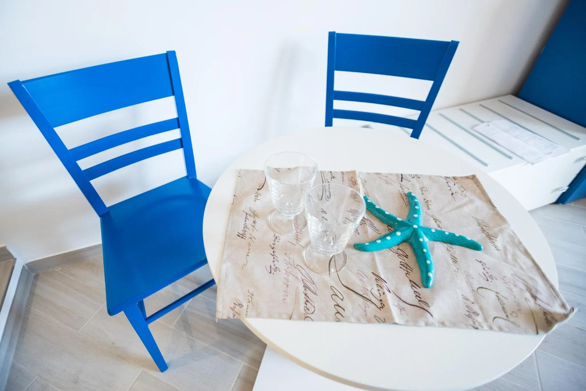 Decorative detail in Chiaro di Luna