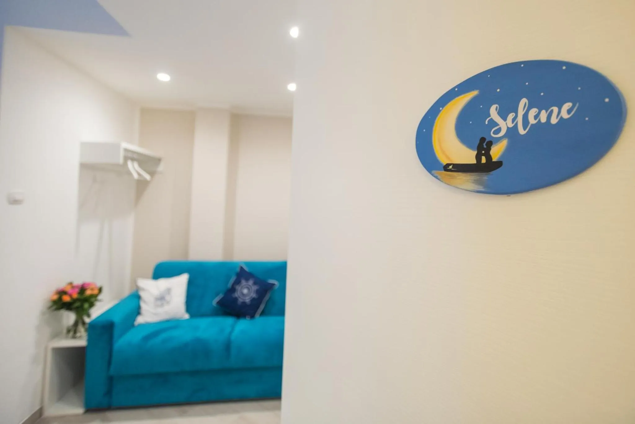 Seating area, Bed in Chiaro di Luna