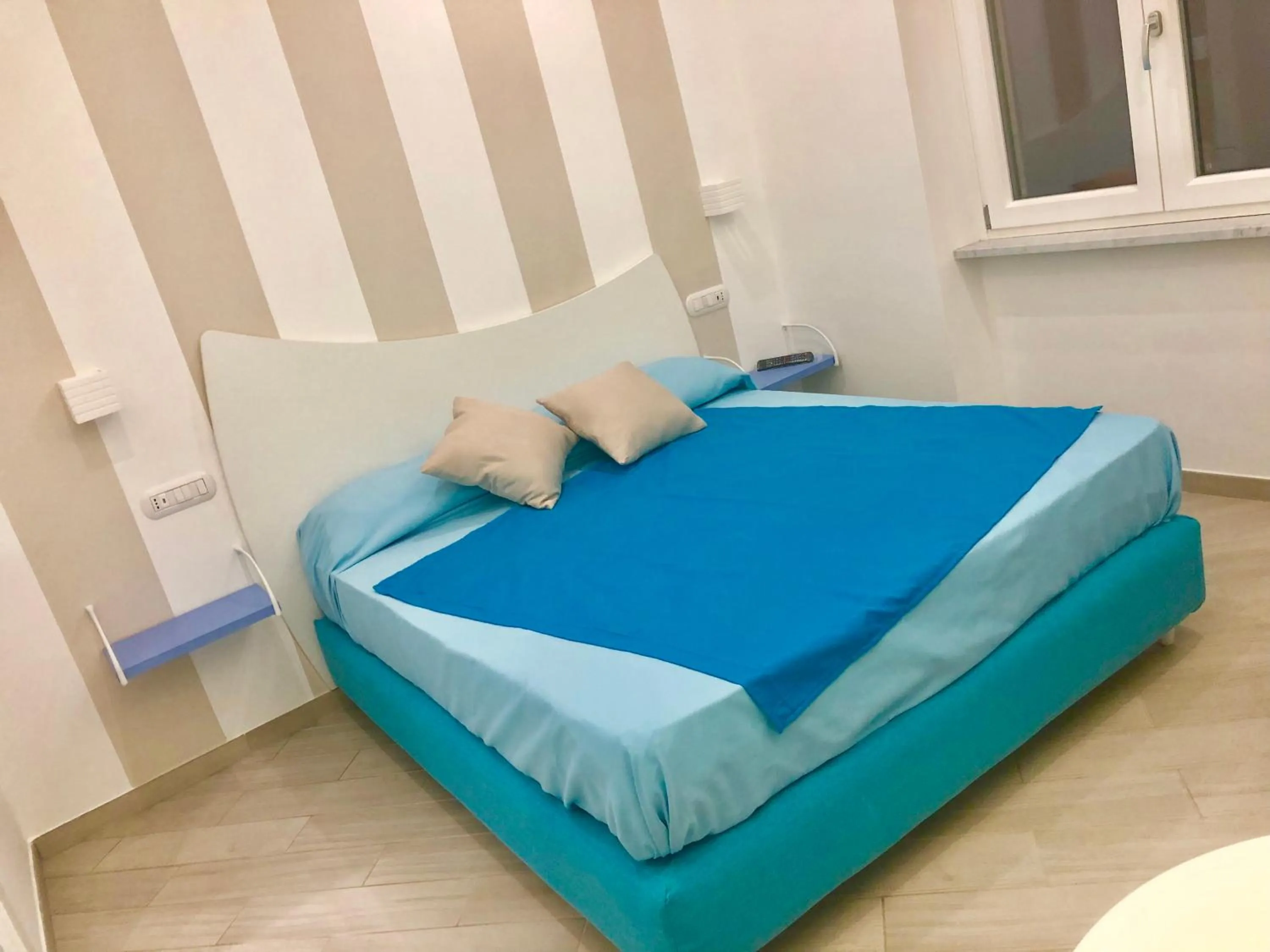 Bedroom, Bed in Chiaro di Luna