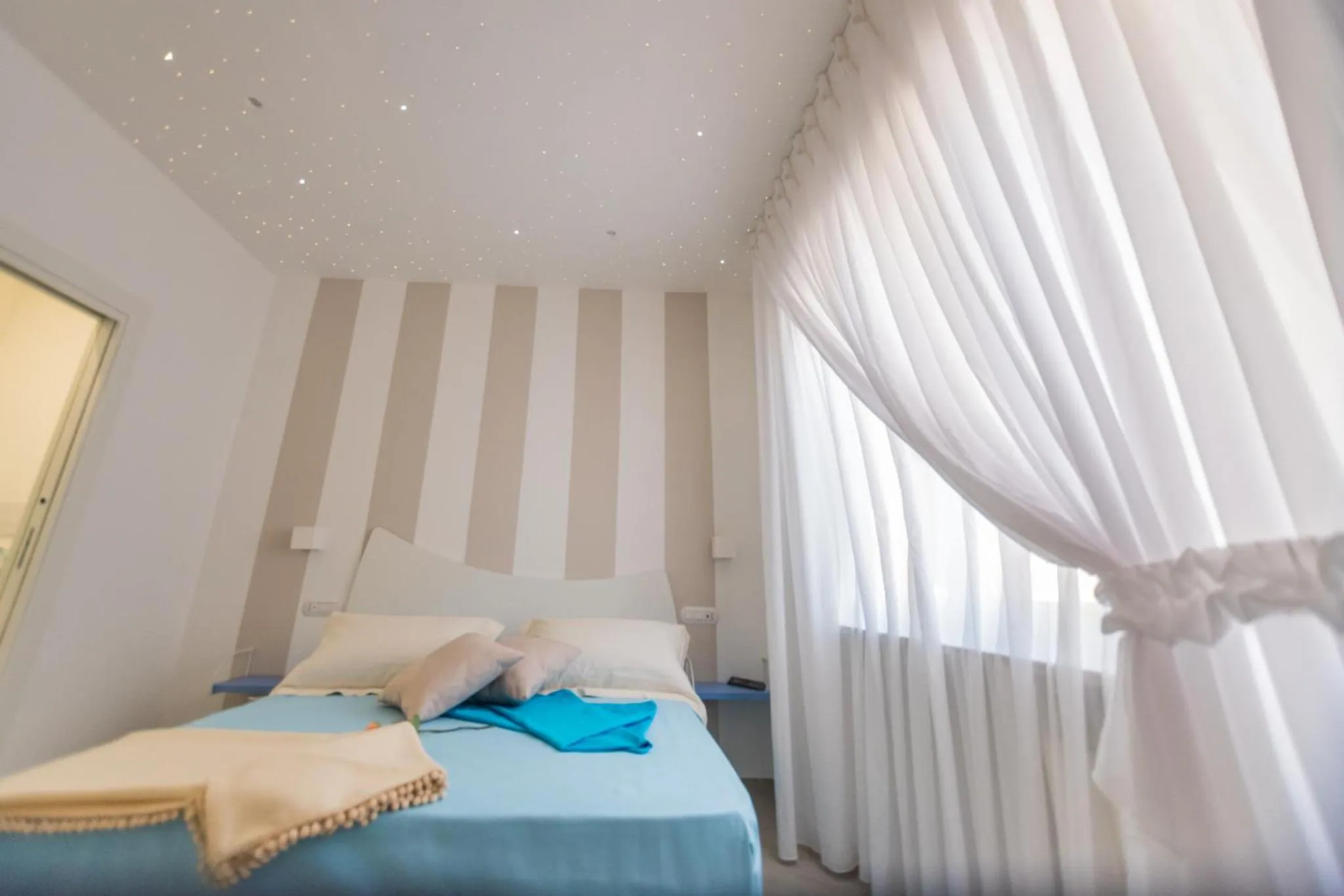 Bedroom, Bed in Chiaro di Luna