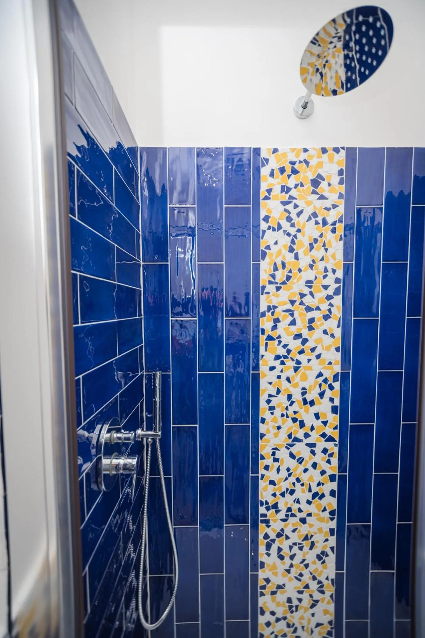 Shower in Chiaro di Luna