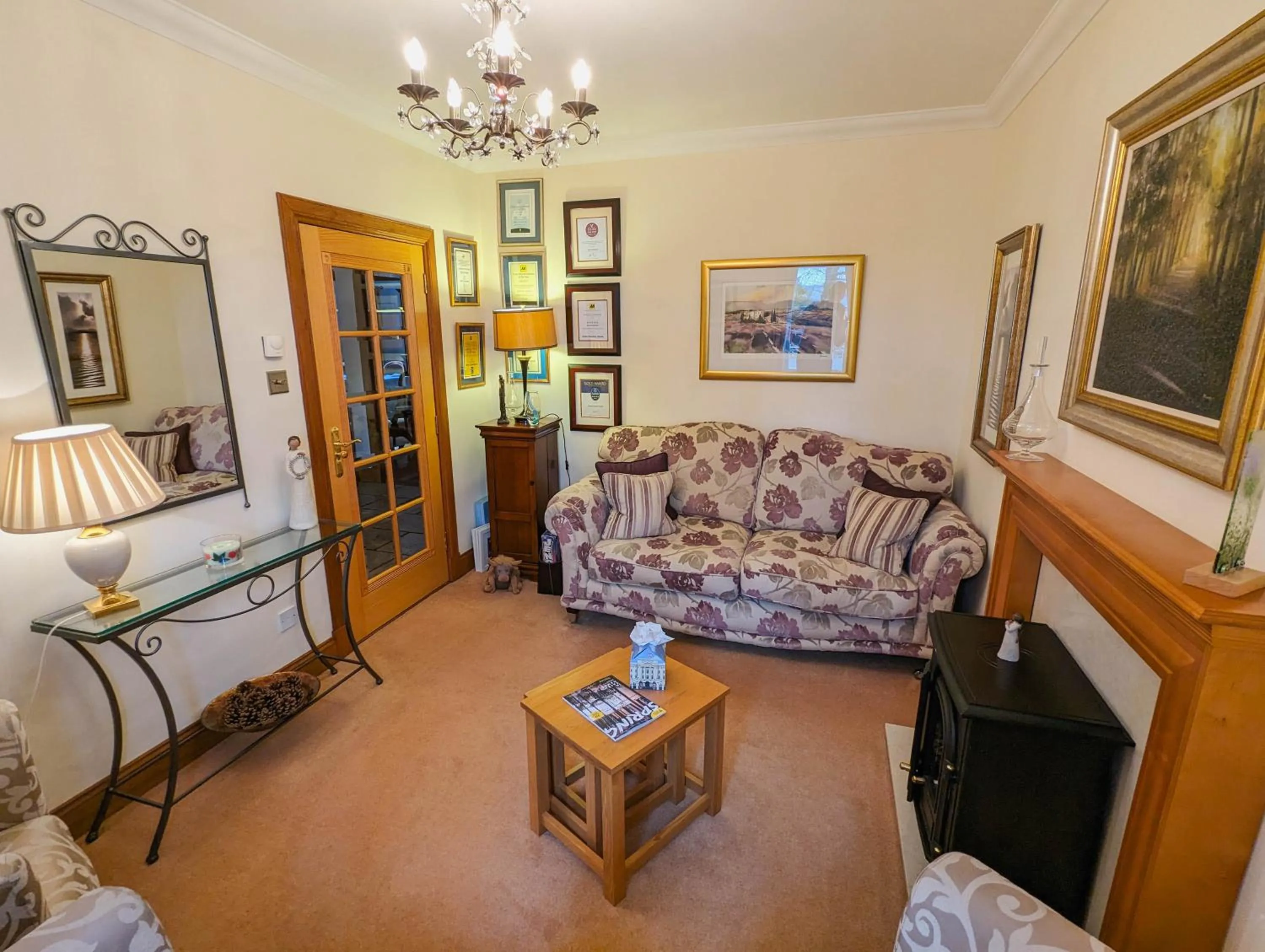 Communal lounge/ TV room, Bed in Arden Country House