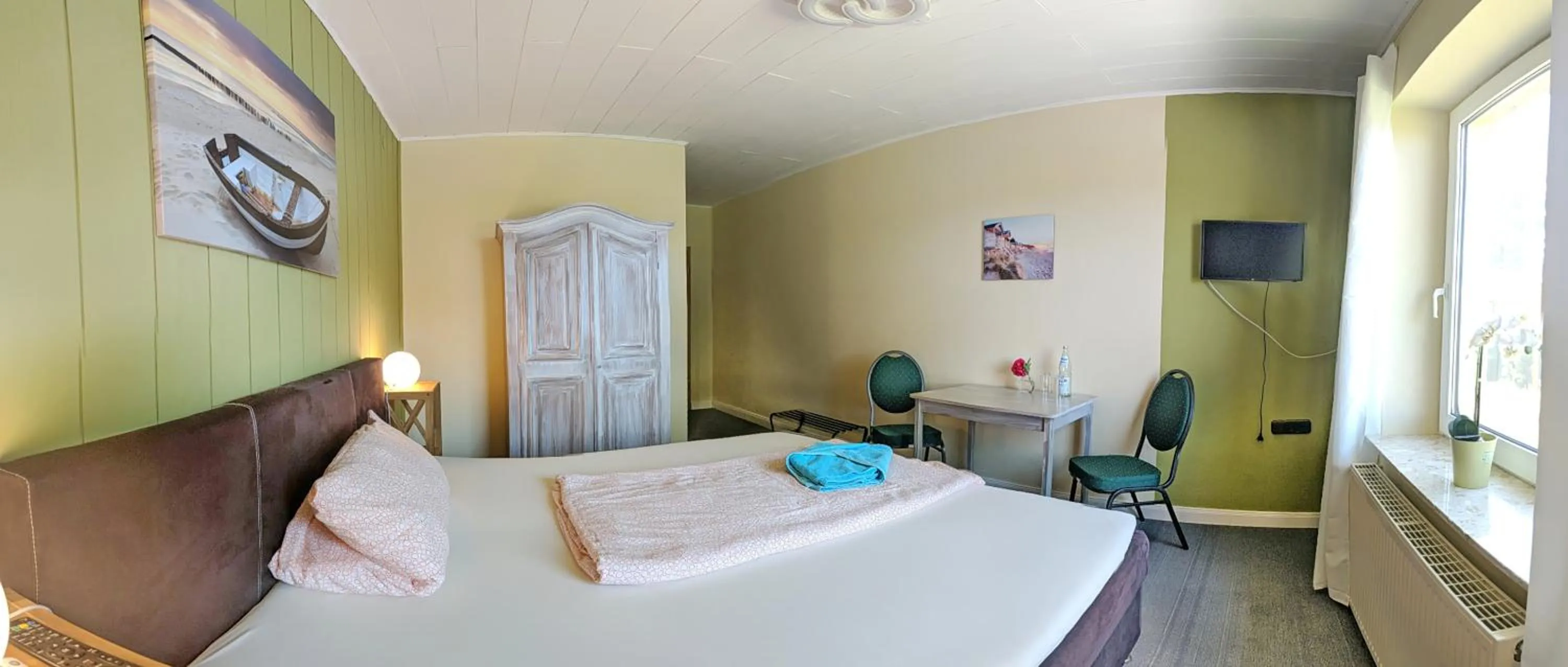 Bed in hotel das deichhaus