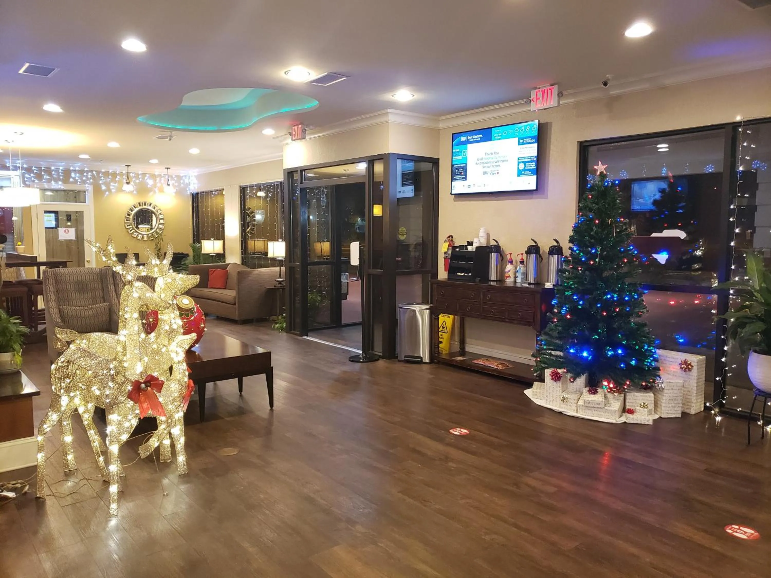 Property building in Best Western Point South