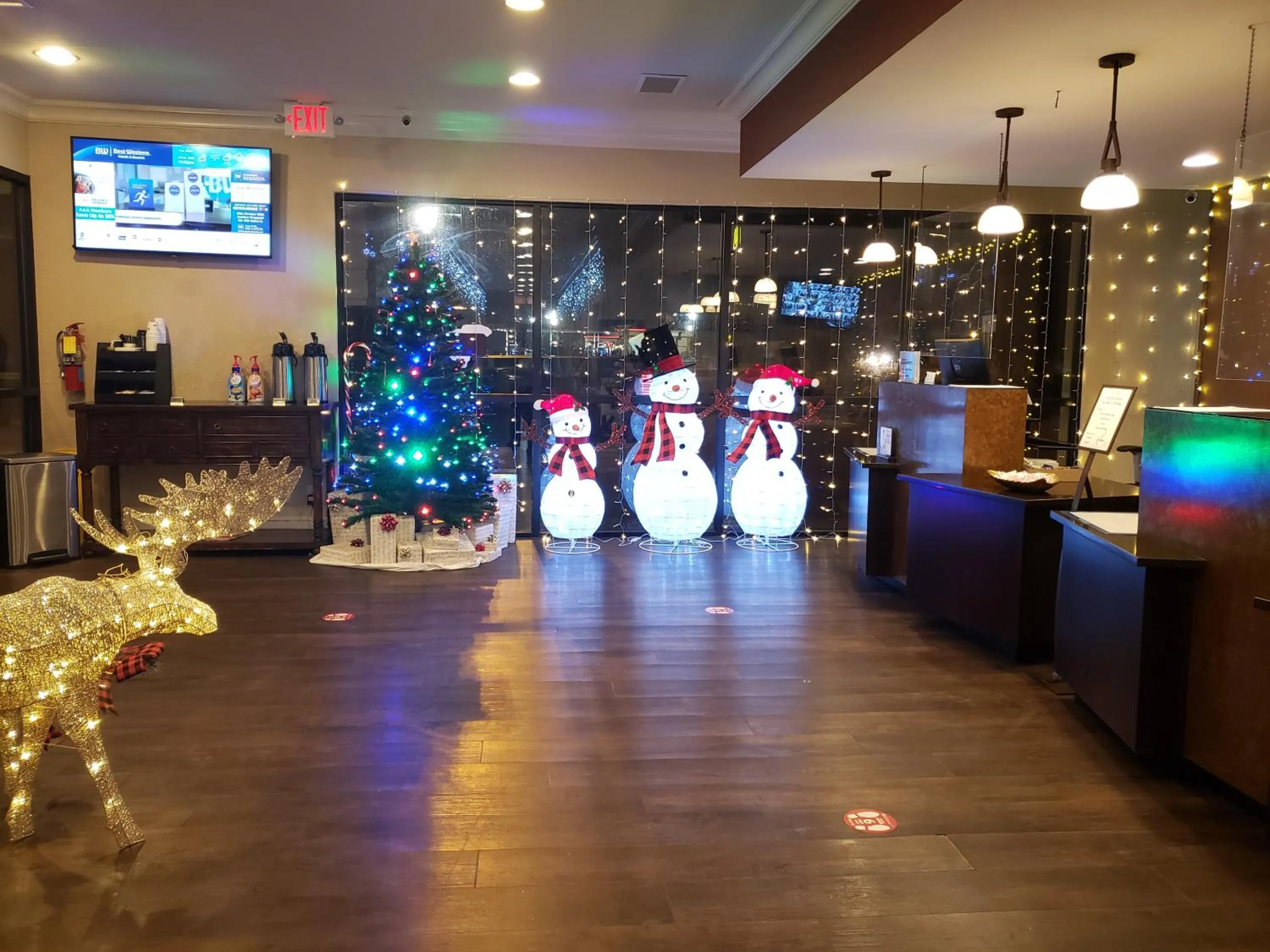 Property building in Best Western Point South