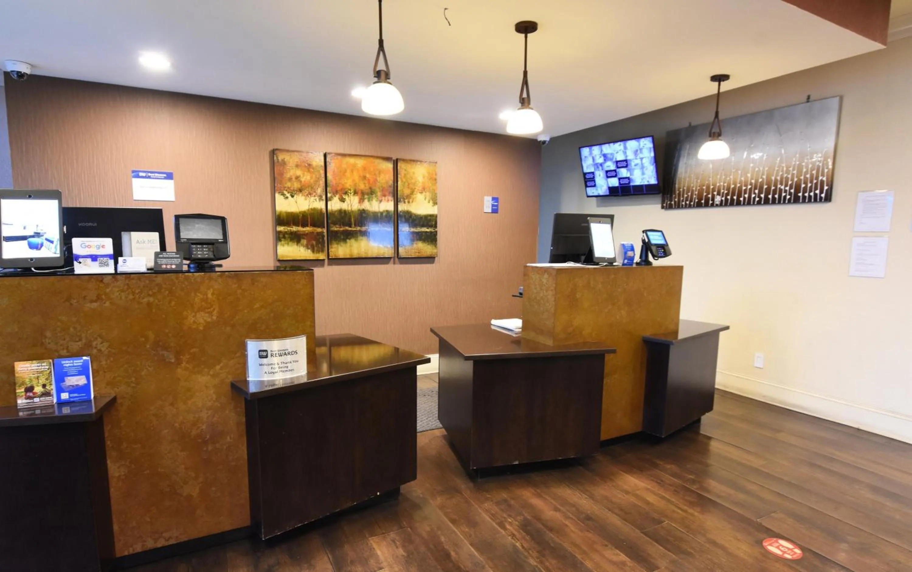 Property building in Best Western Point South