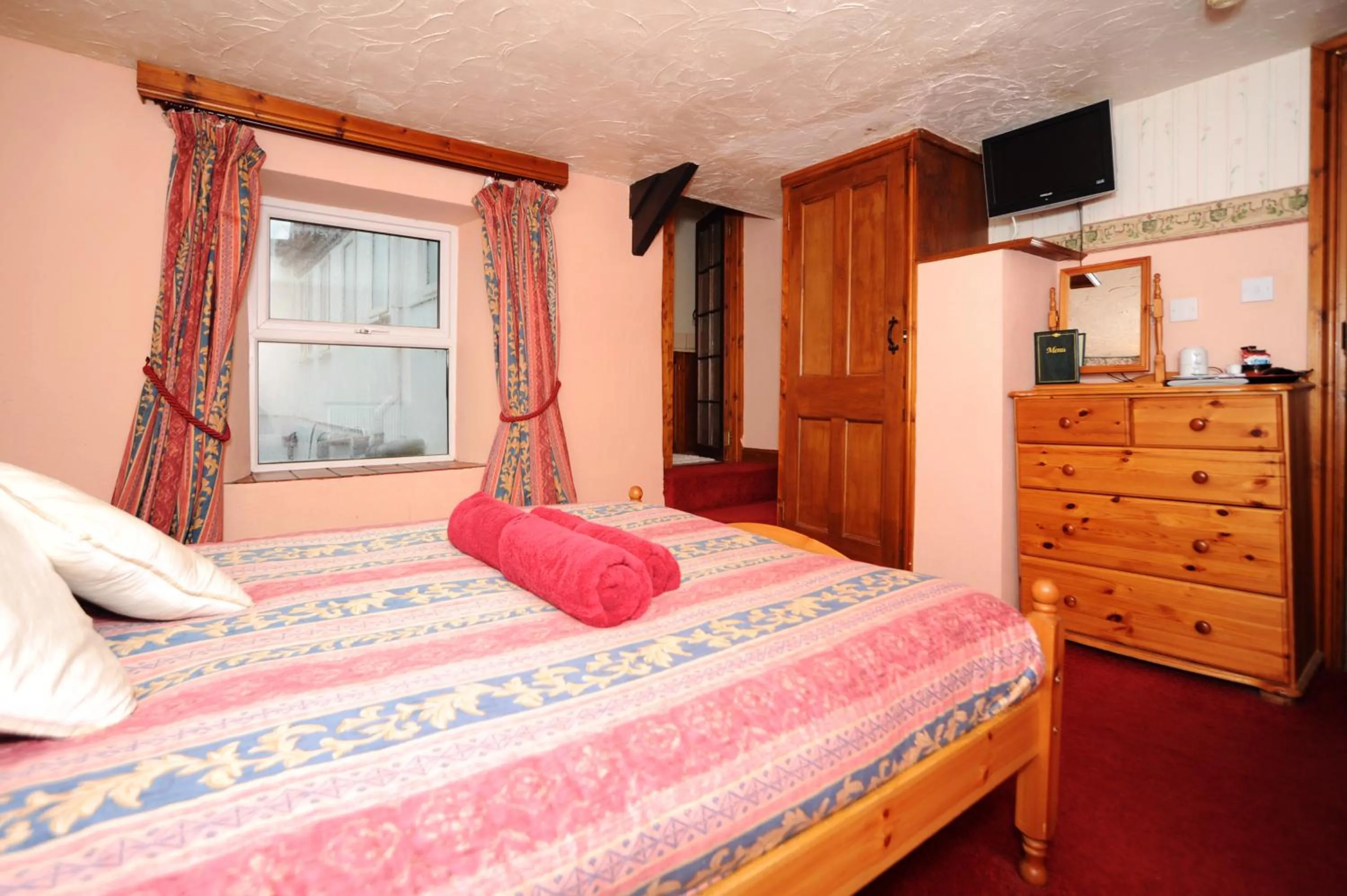 Bedroom, Bed in The West Country Inn