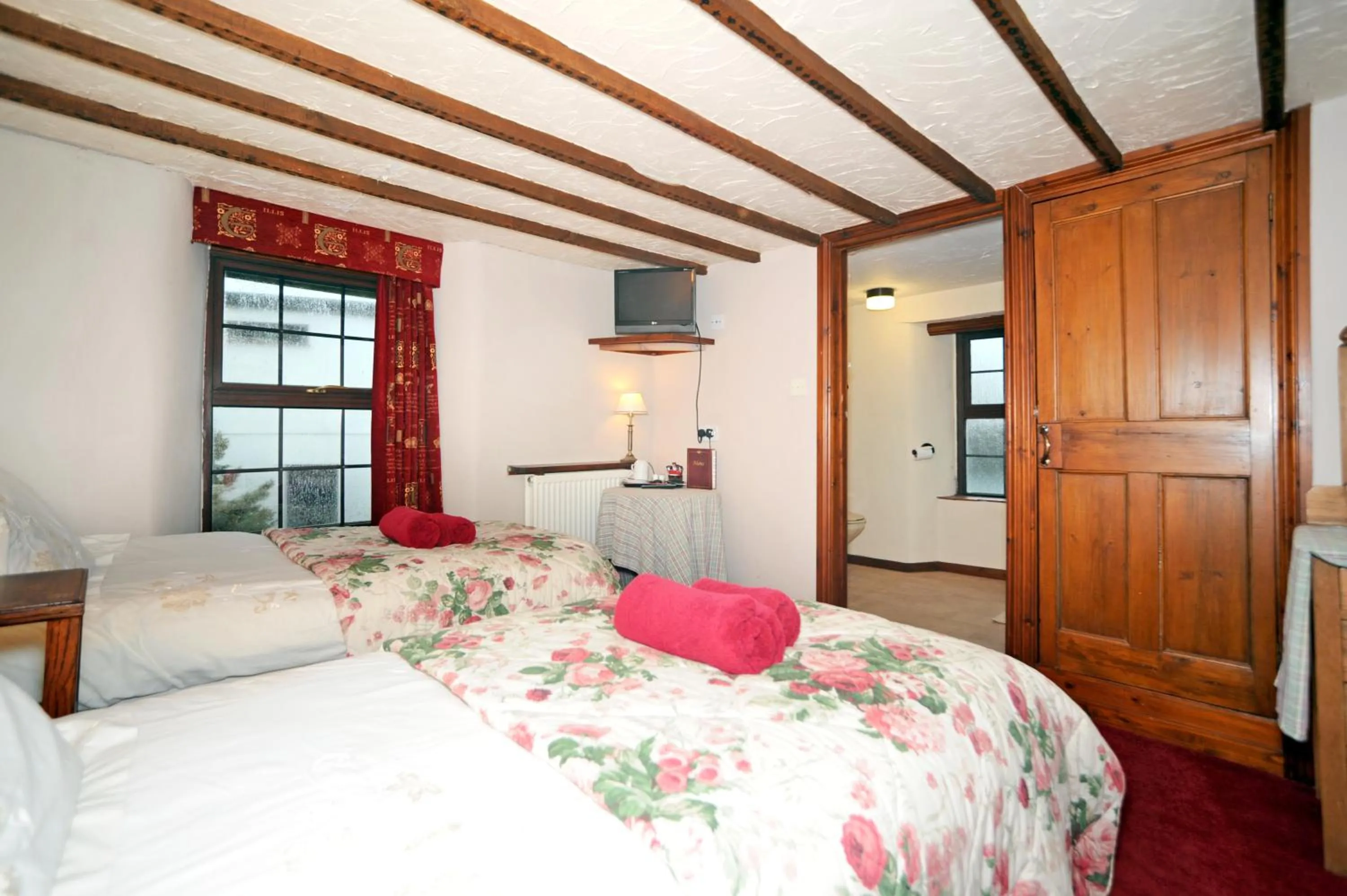Bedroom, Bed in The West Country Inn