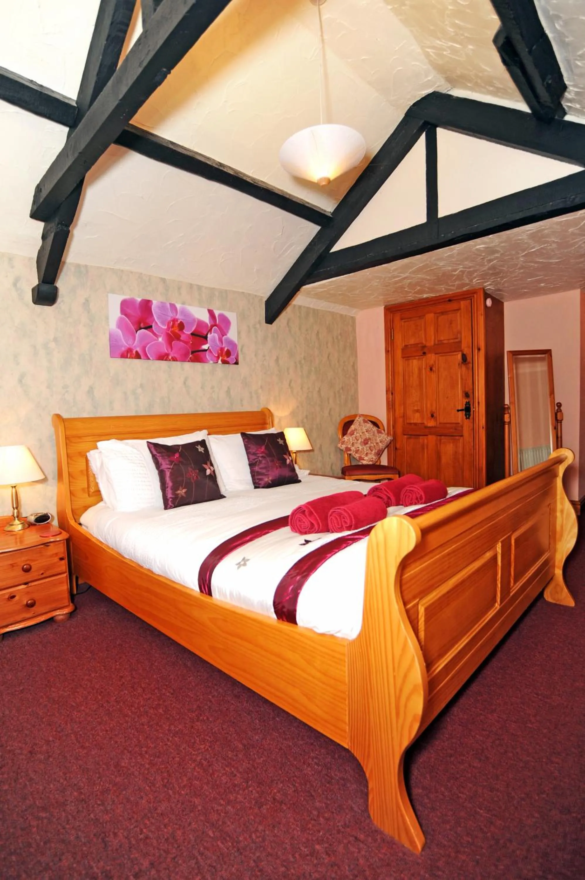 Bedroom, Bed in The West Country Inn