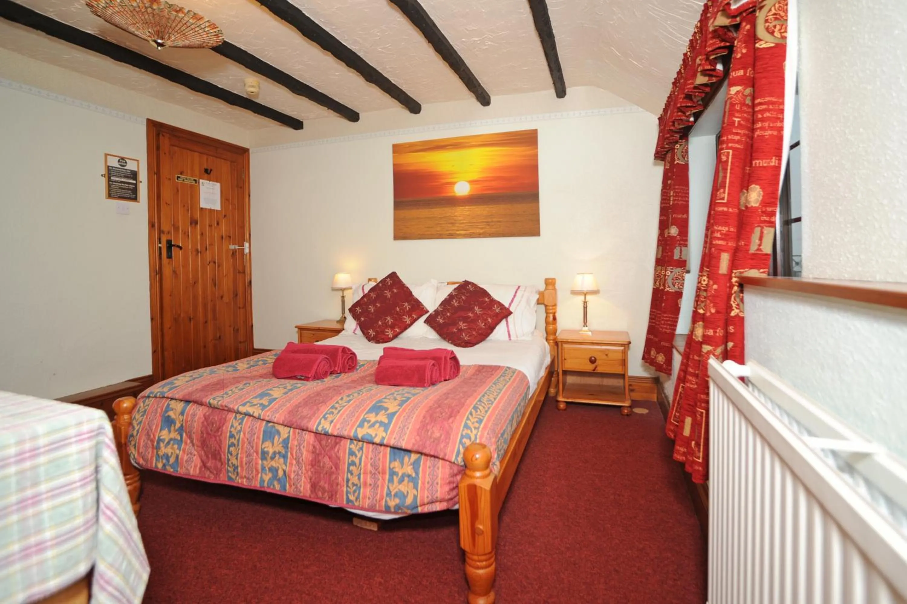 Bedroom, Bed in The West Country Inn