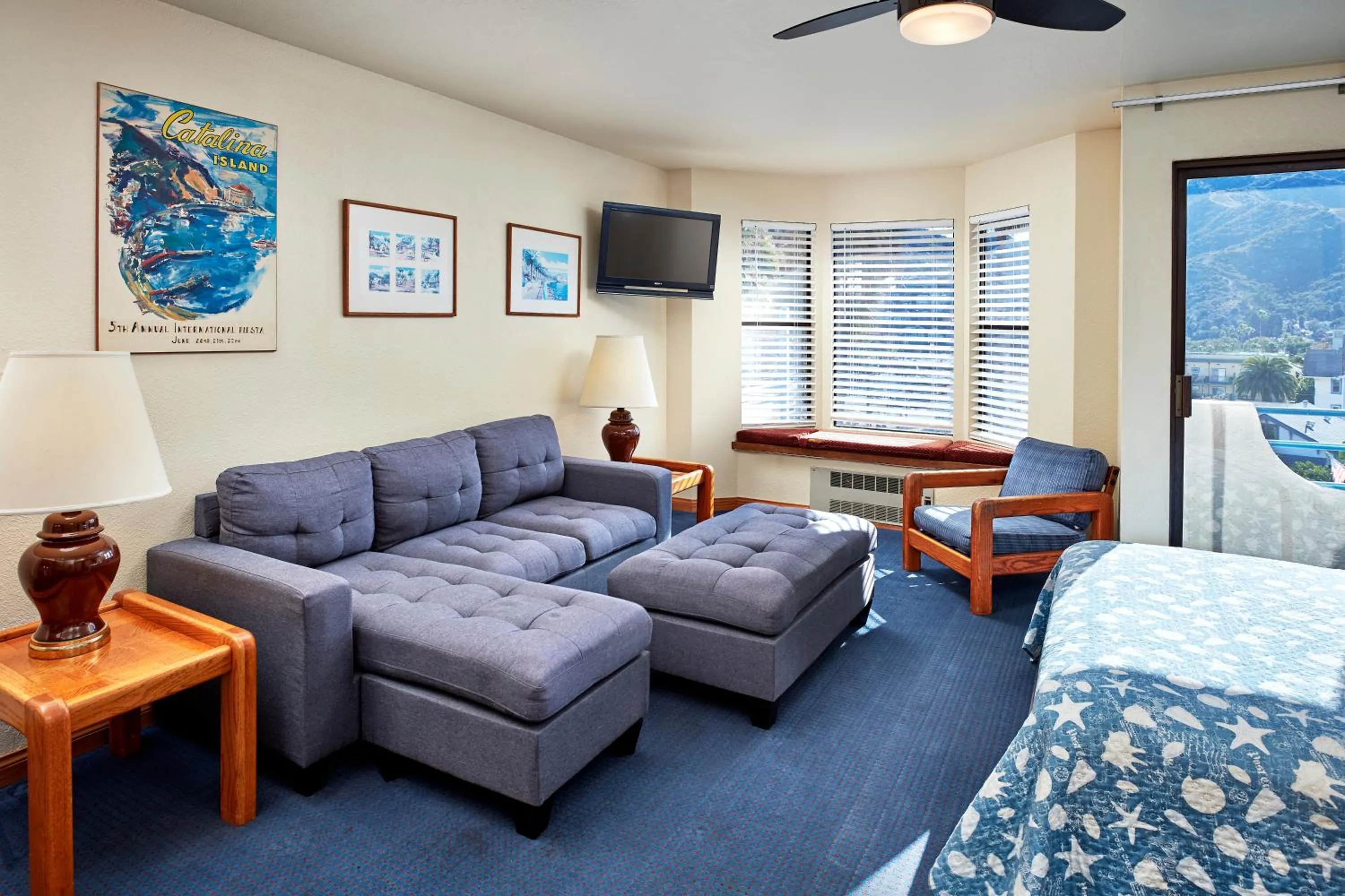 Living room, Bed in Seaport Village Inn, Avalon