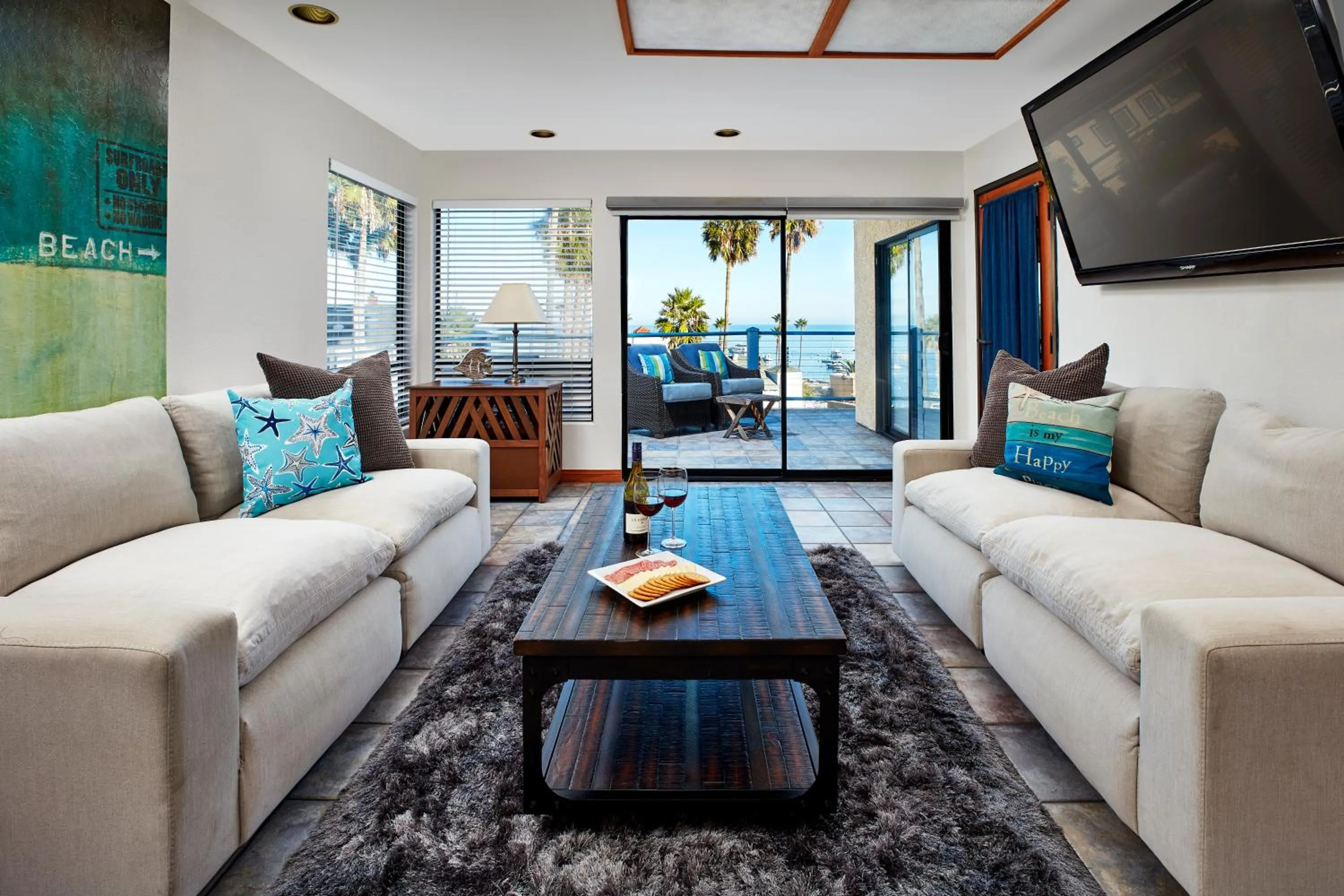 Living room in Seaport Village Inn, Avalon