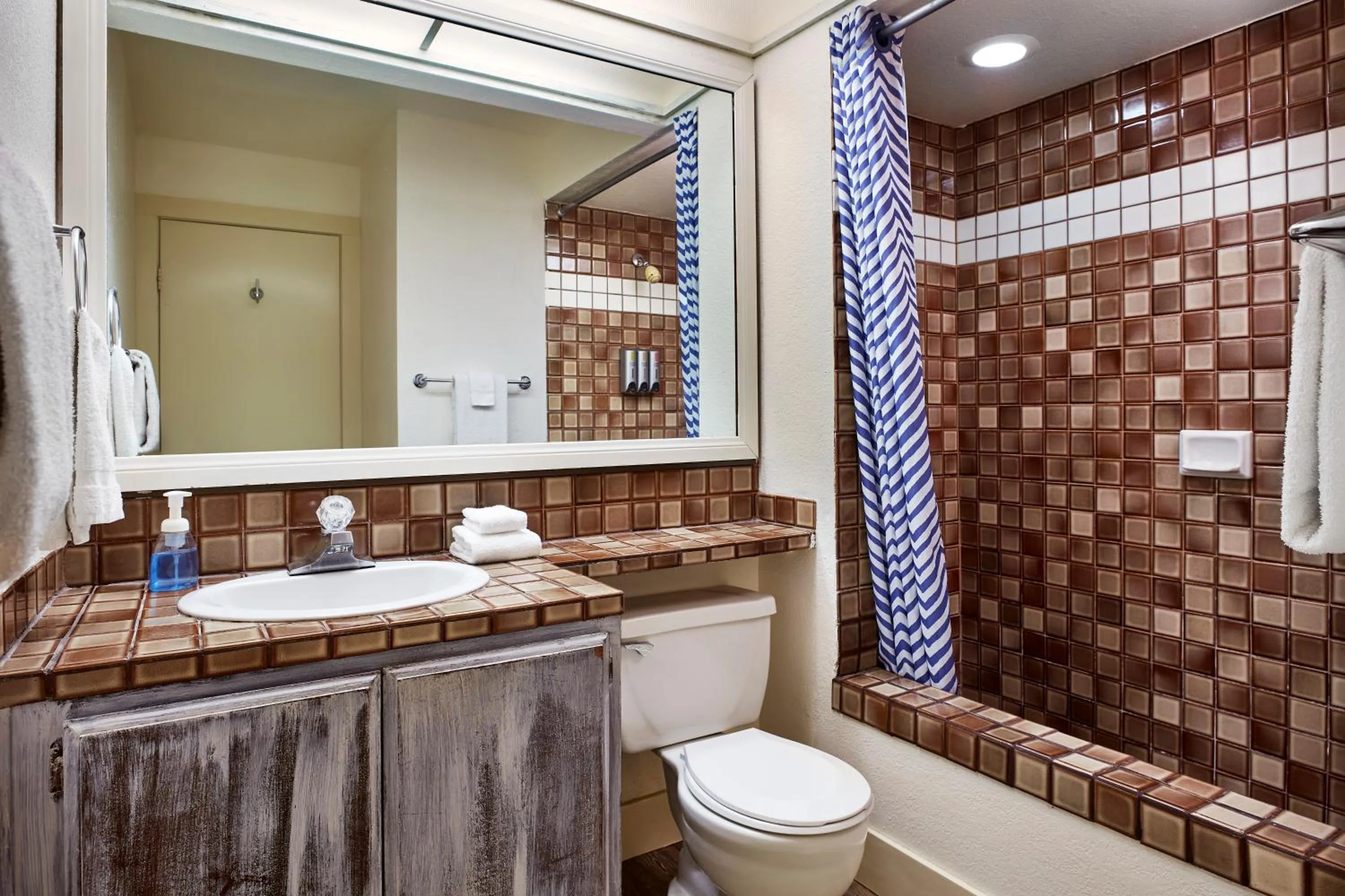 Bathroom in Seaport Village Inn, Avalon