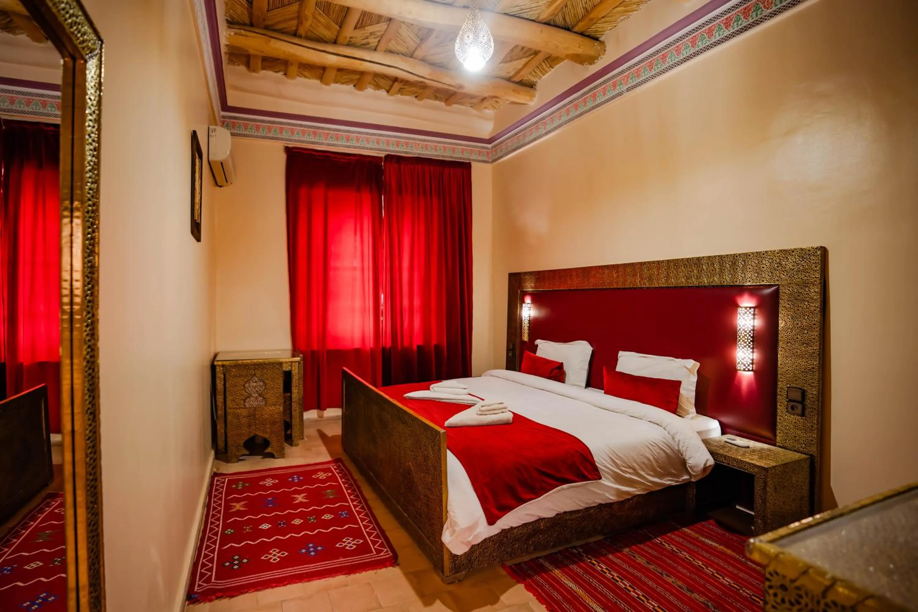 Bed in Kasbah Tizzarouine
