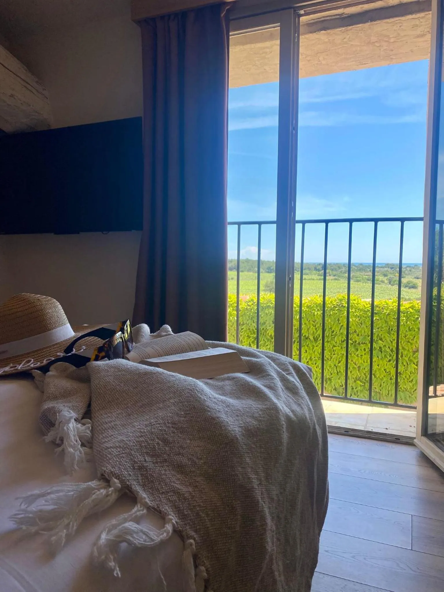 Natural landscape, Bed in Château le Bouïs