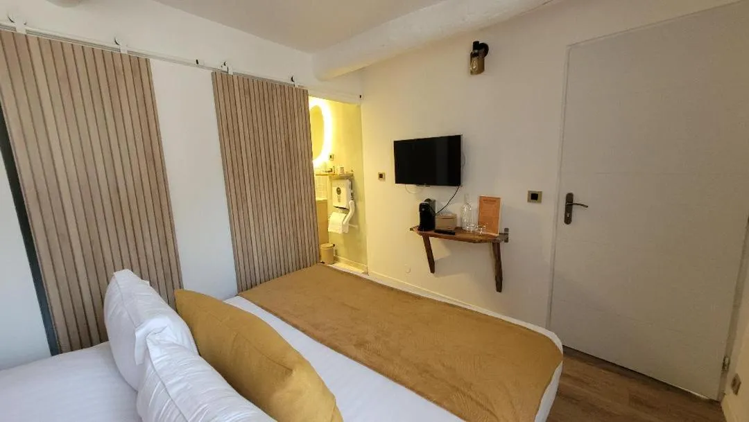 Bedroom, Bed in Château le Bouïs