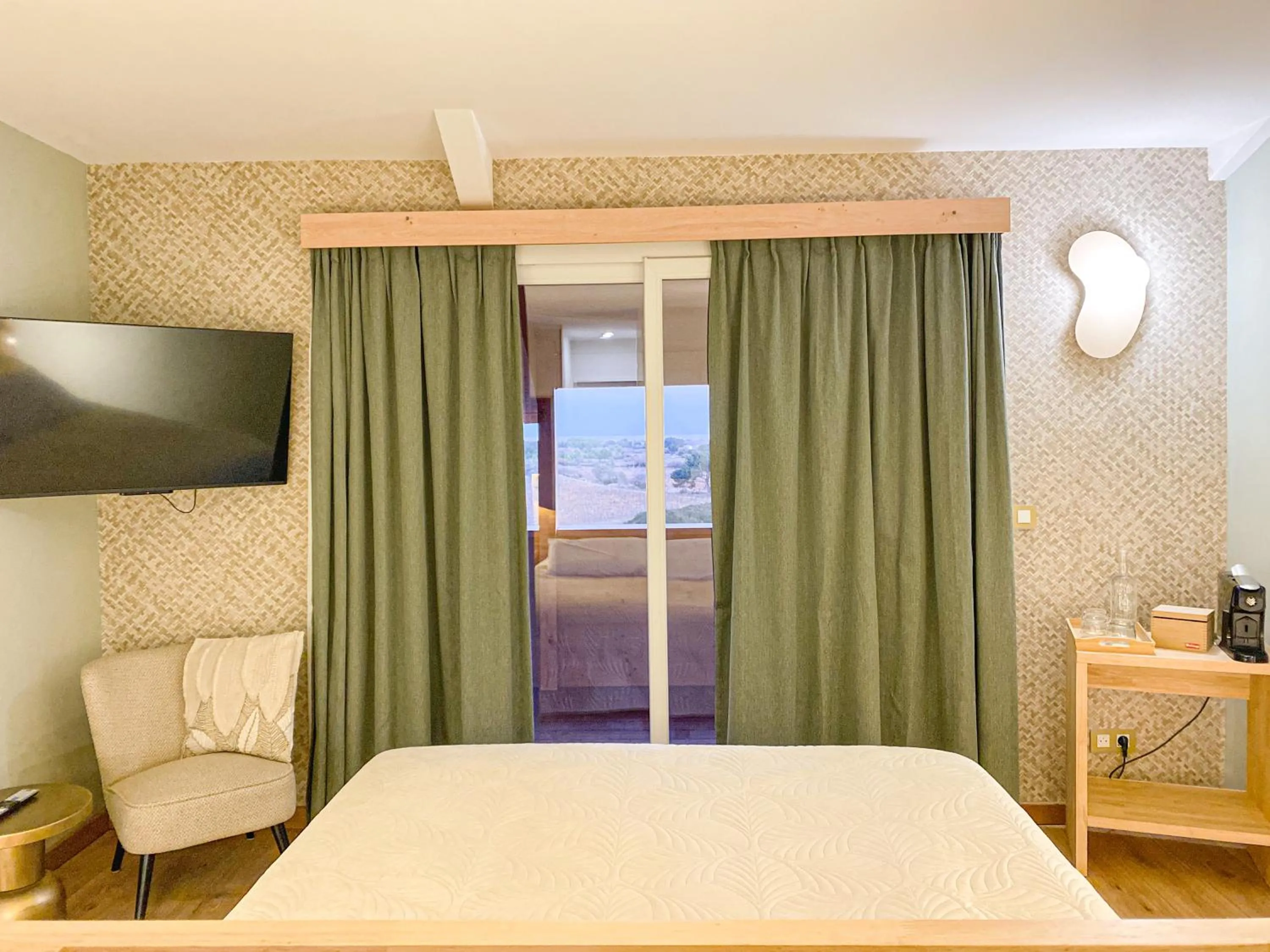 Photo of the whole room, Bed in Château le Bouïs