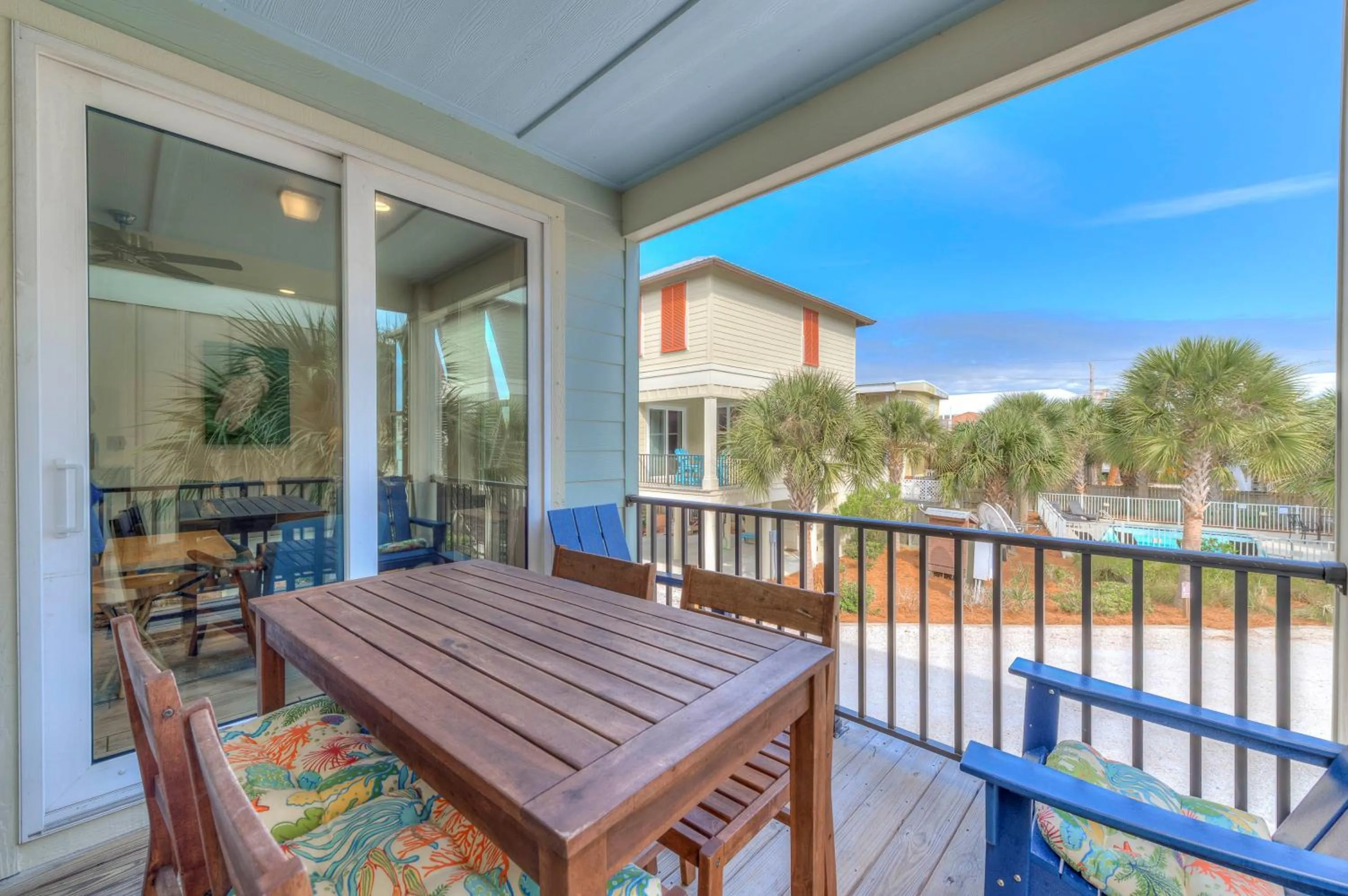 Patio in TRUE BLUE-Coastal cottage-3 min walk to beach! POOL!