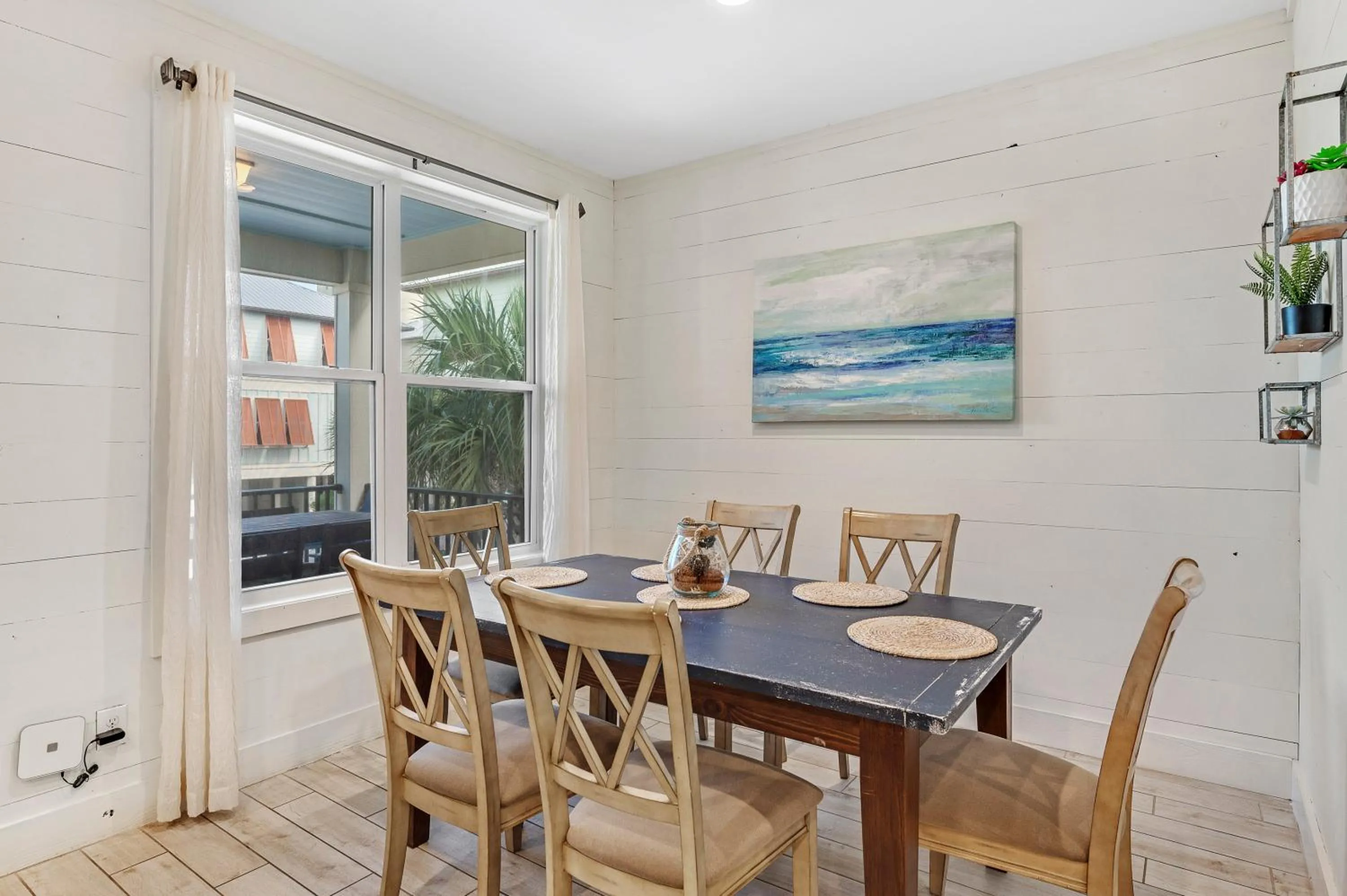 Dining area in TRUE BLUE-Coastal cottage-3 min walk to beach! POOL!