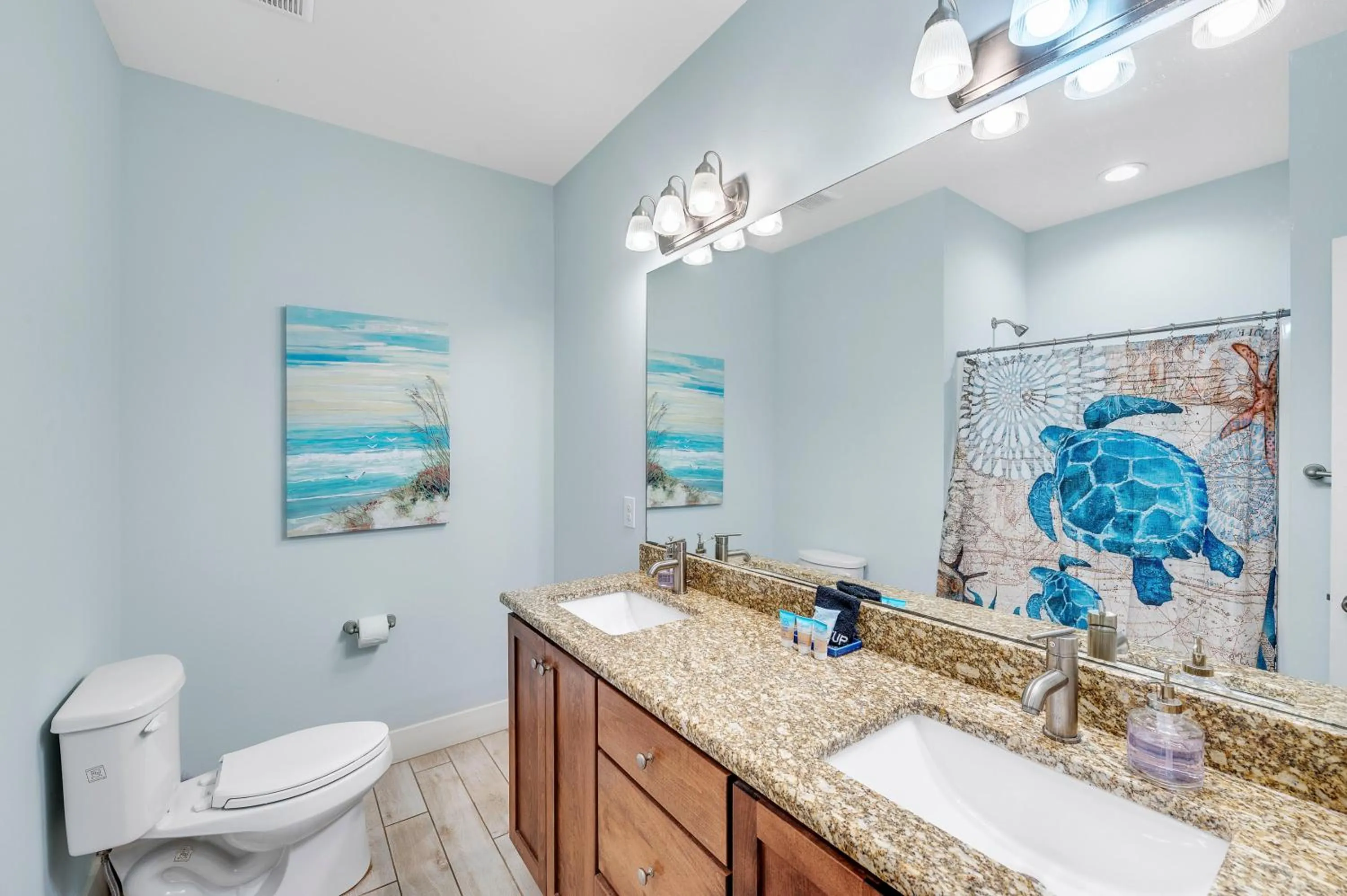 Bathroom in TRUE BLUE-Coastal cottage-3 min walk to beach! POOL!