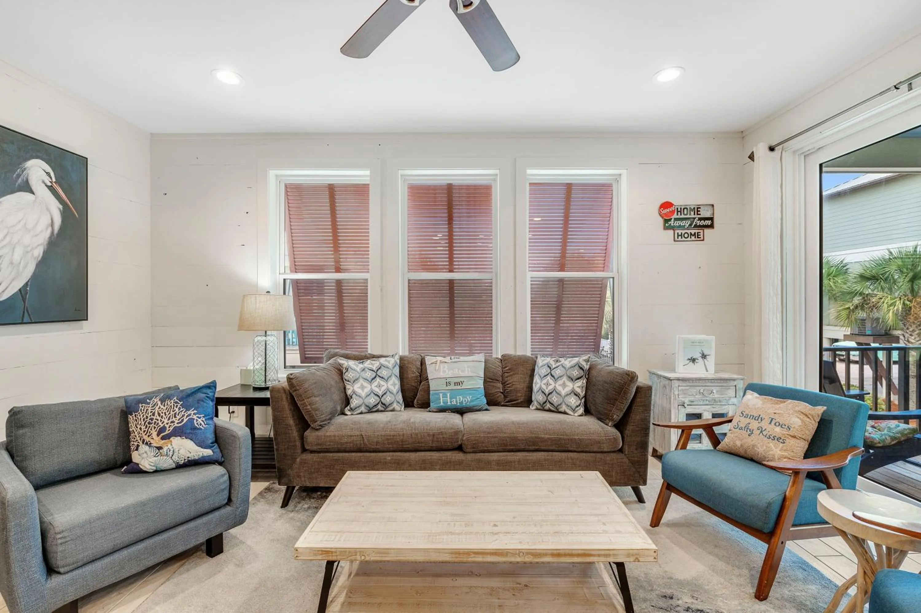 Living room in TRUE BLUE-Coastal cottage-3 min walk to beach! POOL!