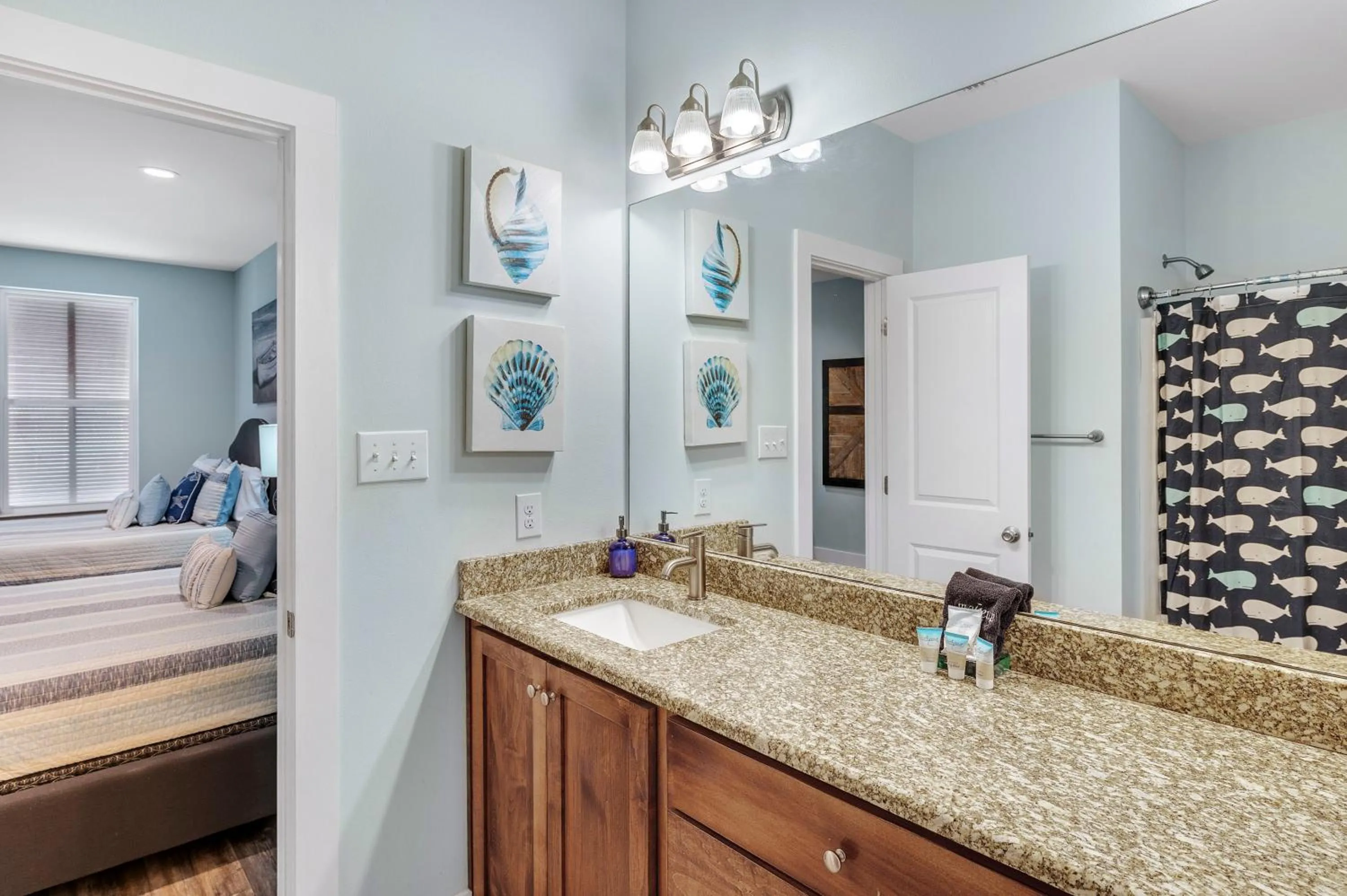 Bathroom in TRUE BLUE-Coastal cottage-3 min walk to beach! POOL!