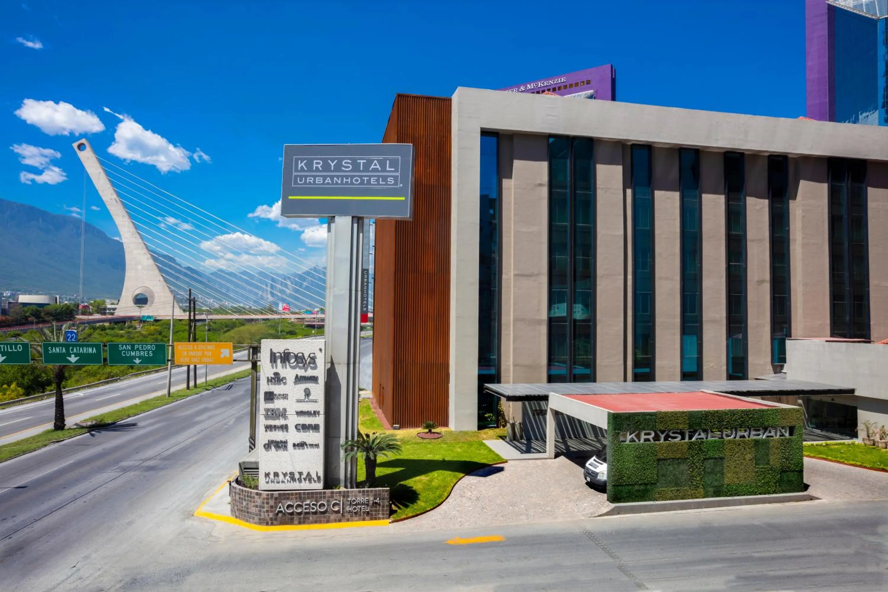Property building in Krystal Urban Monterrey San Jeronimo