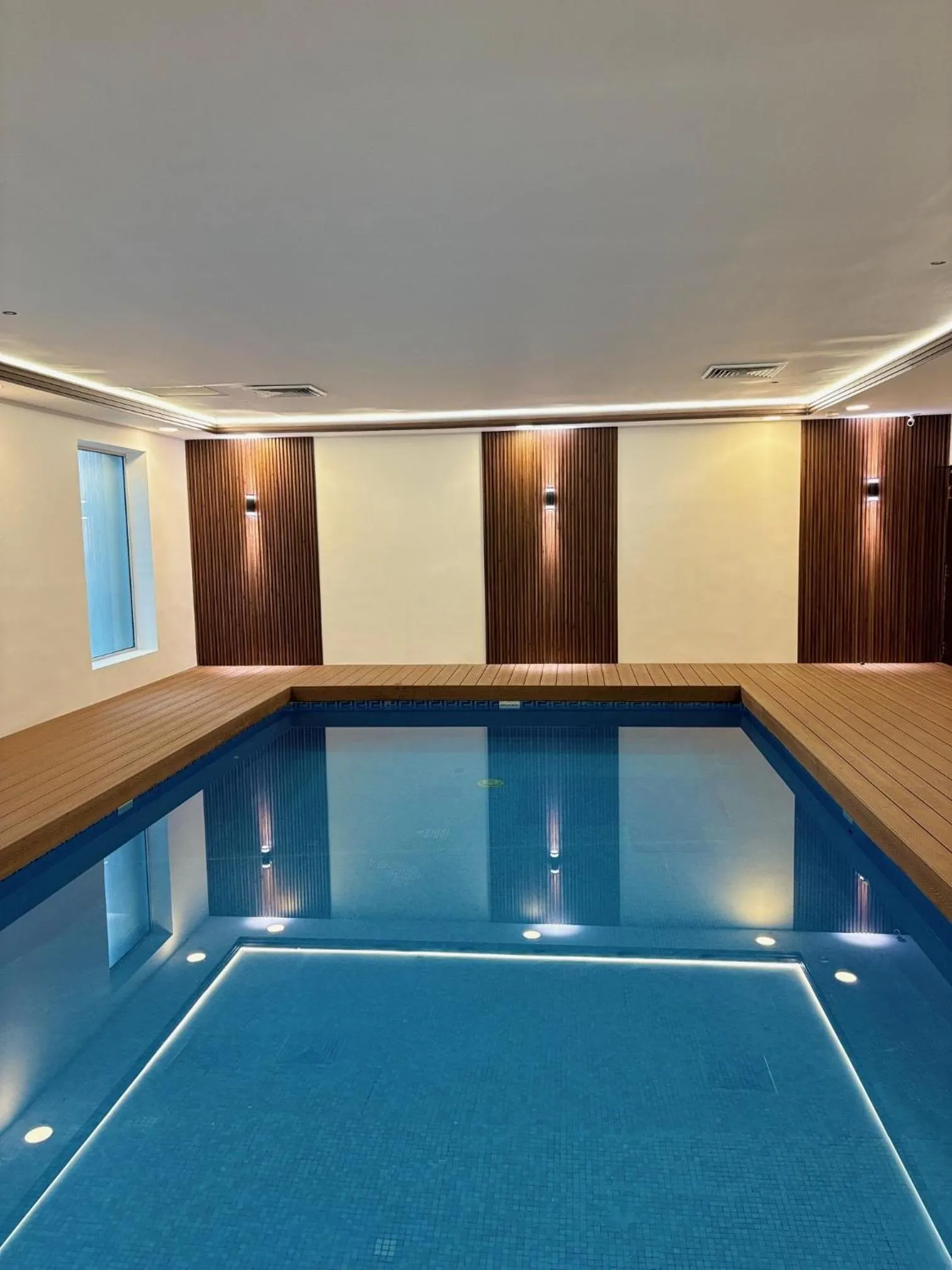 Swimming pool in Krystal Urban Monterrey San Jeronimo