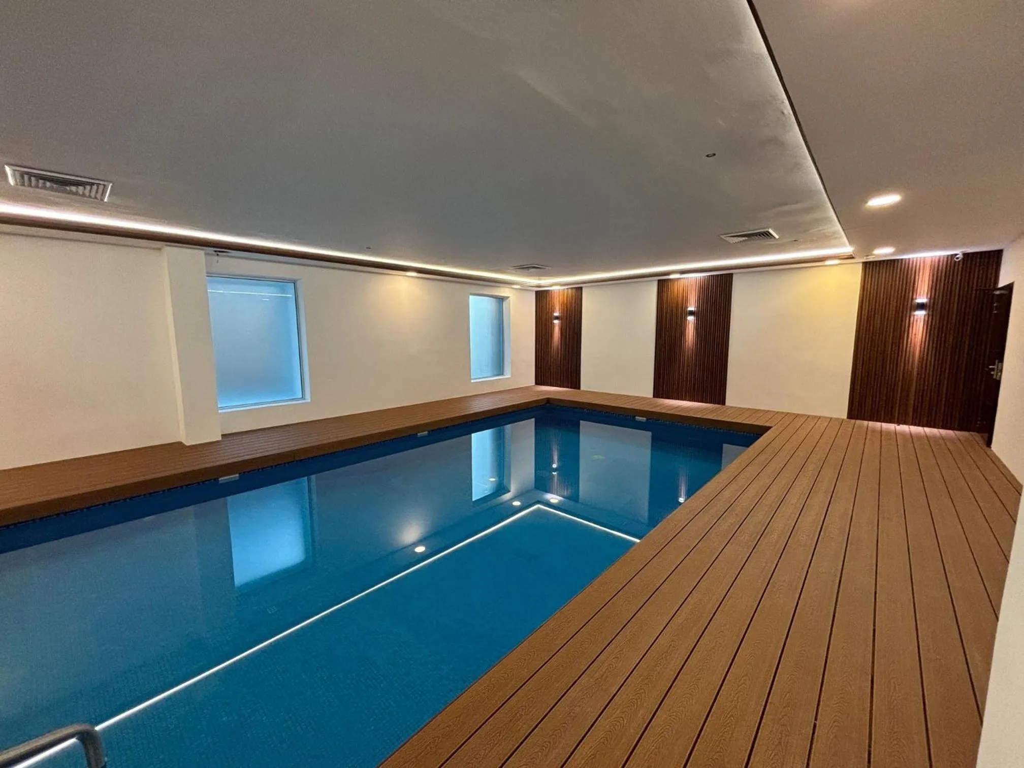 Swimming pool in Krystal Urban Monterrey San Jeronimo