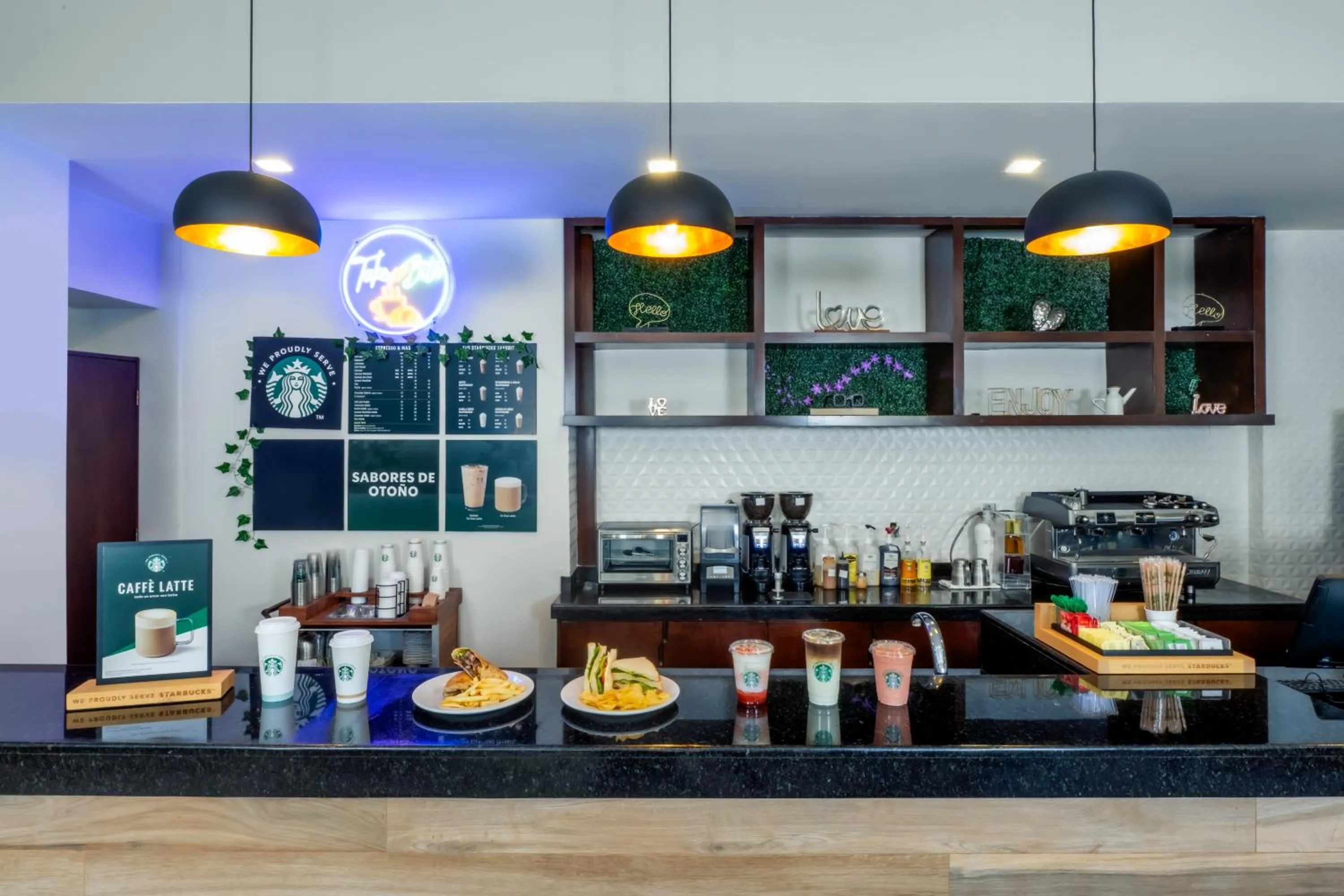 Restaurant/places to eat in Krystal Urban Monterrey San Jeronimo