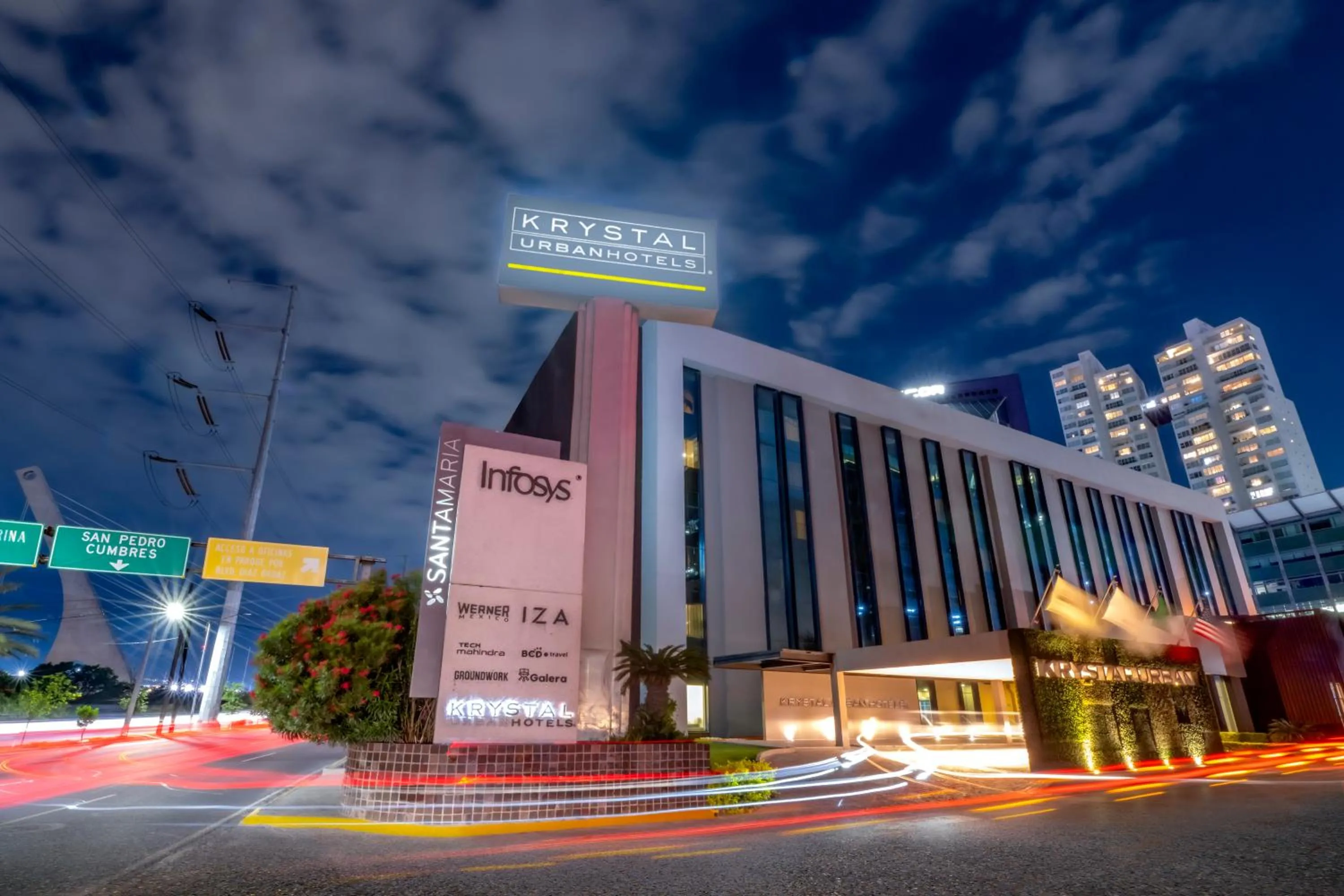 Property building in Krystal Urban Monterrey San Jeronimo