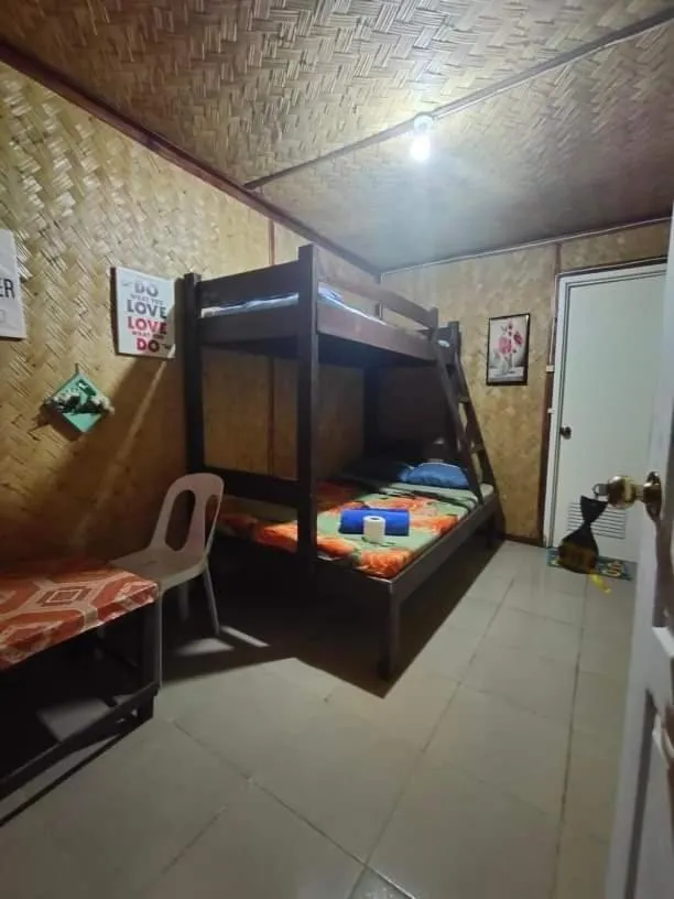 Photo of the whole room, Bed in Sun Valley Hostel