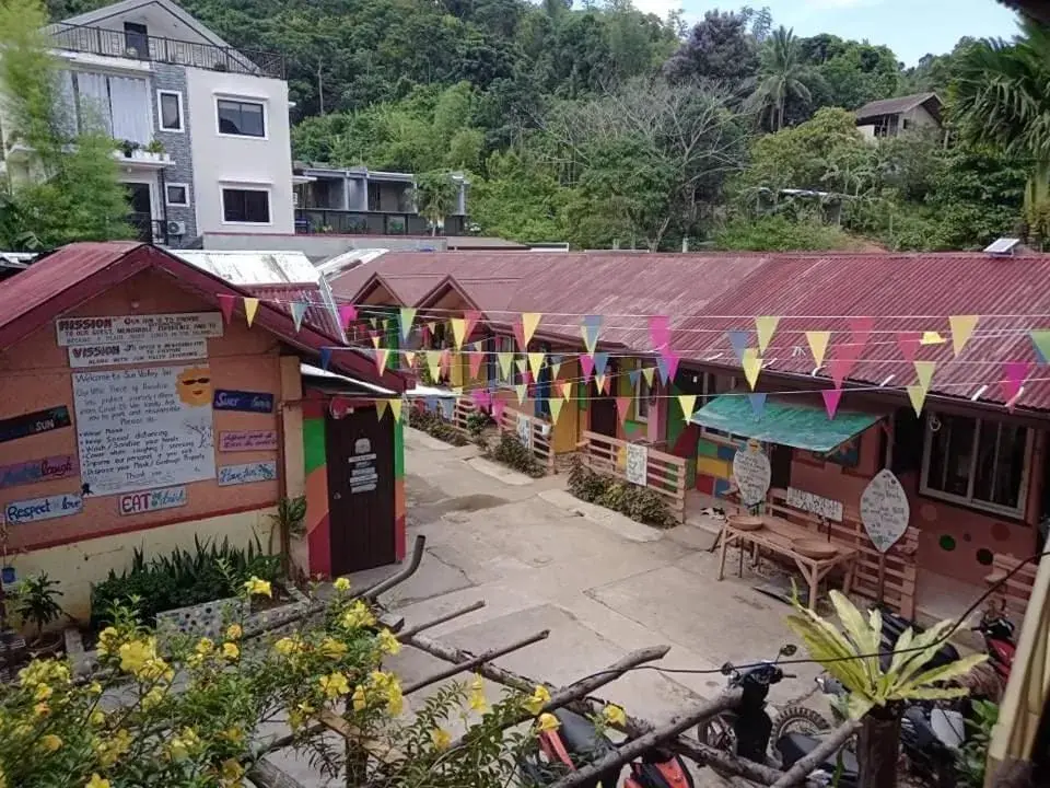 Deluxe Double Room with Shower in Sun Valley Hostel Deluxe Double Room with Shower in Sun Valley Hostel