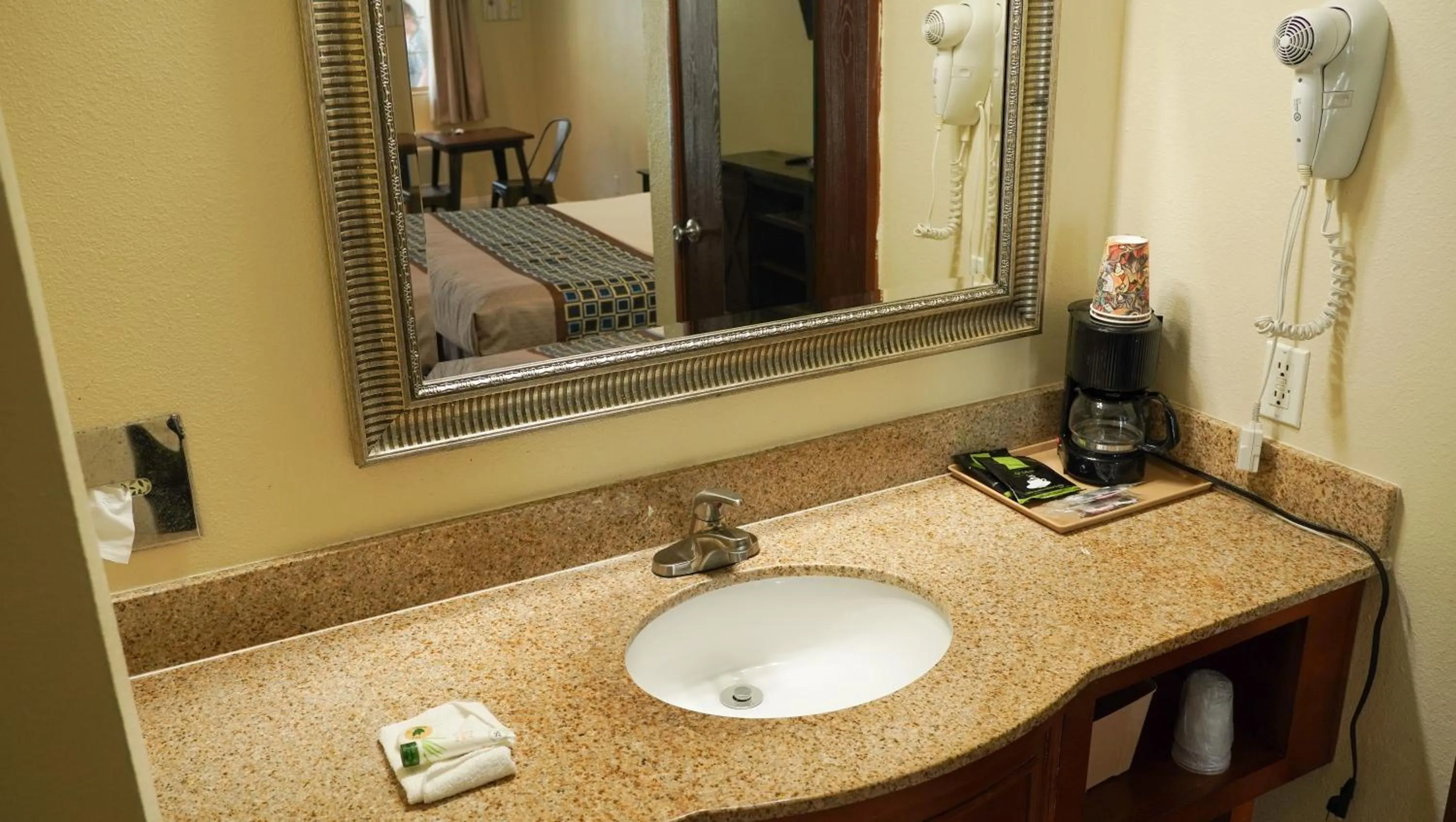 Bathroom in Country Inn Ontario