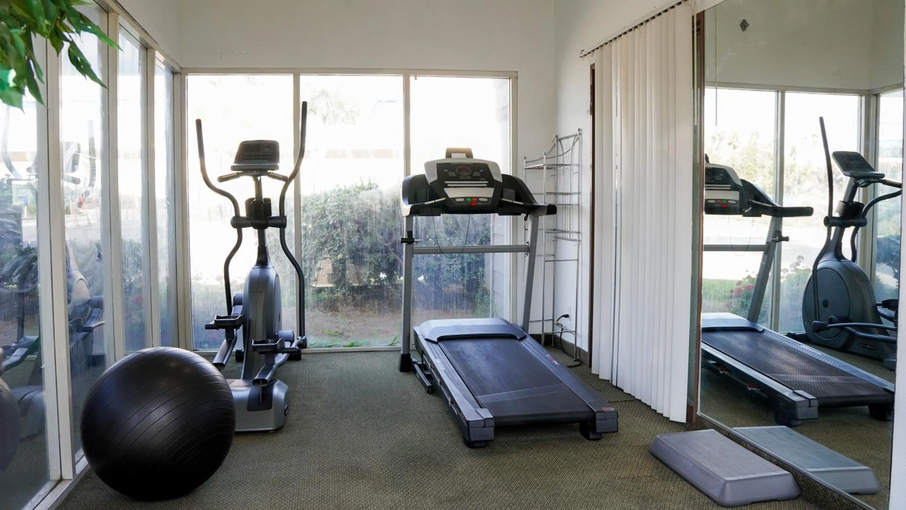 Fitness centre/facilities in Country Inn Ontario