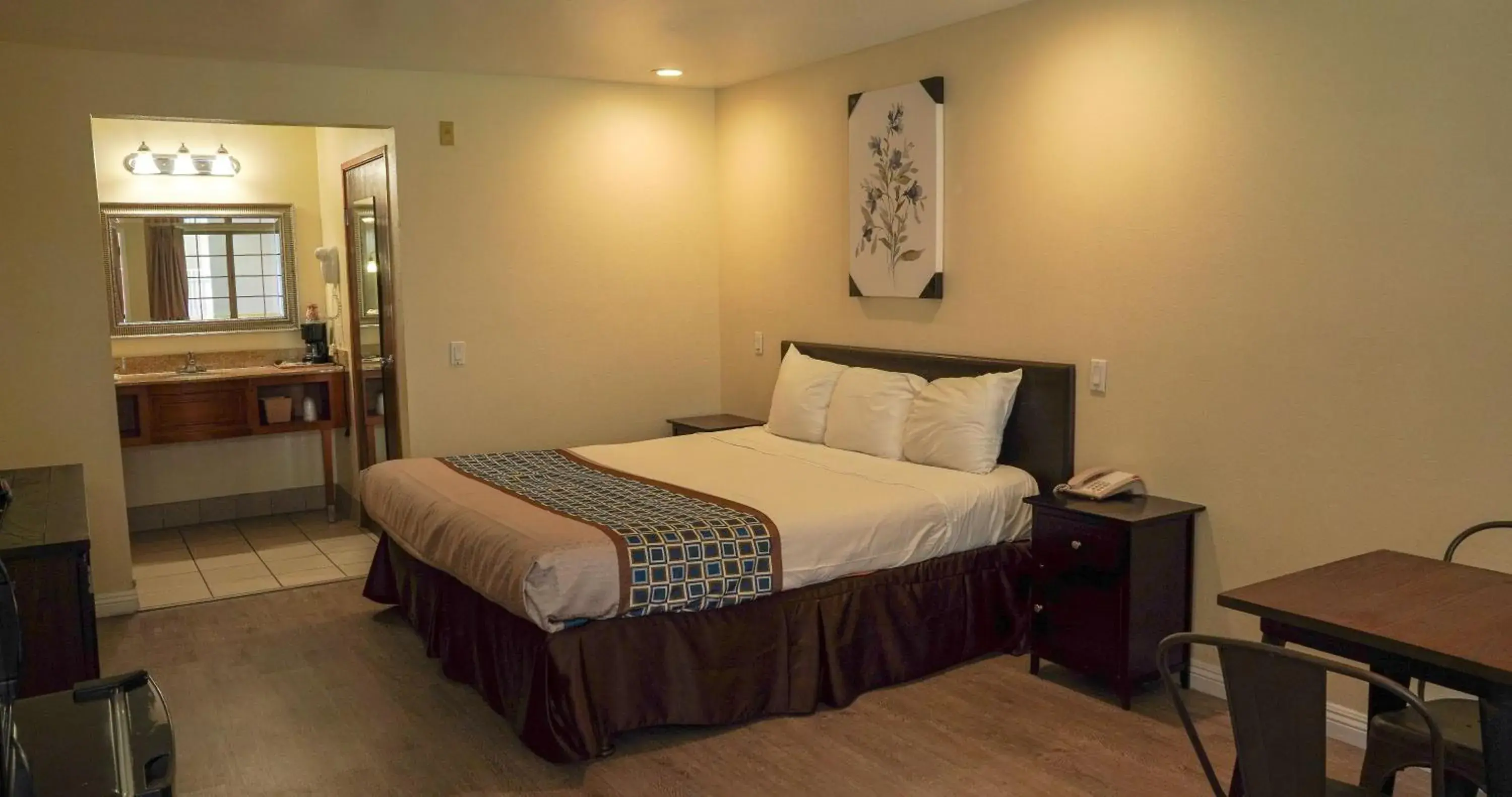 King Room in Country Inn Ontario King Room in Country Inn Ontario