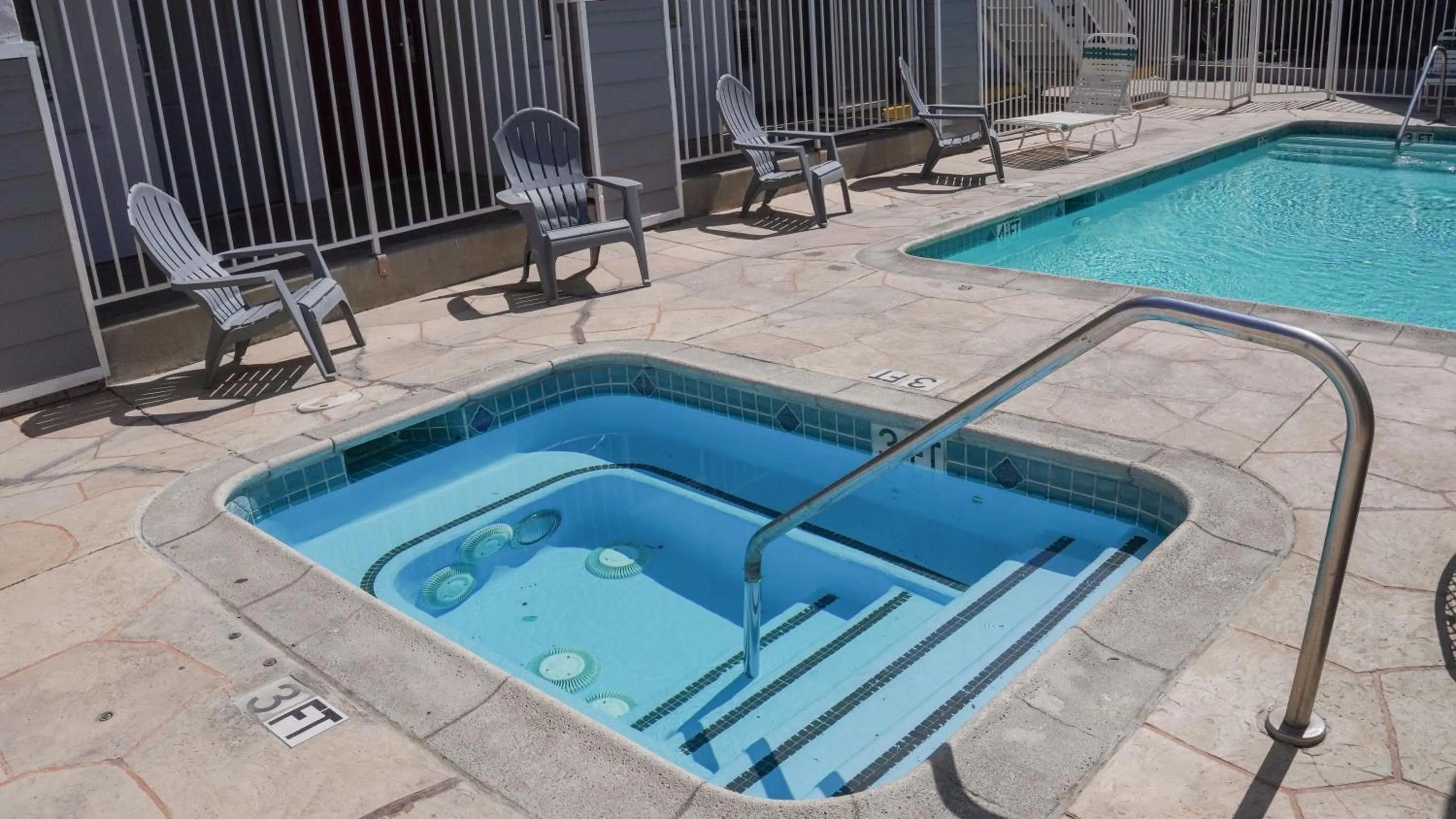 Hot Tub in Country Inn Ontario