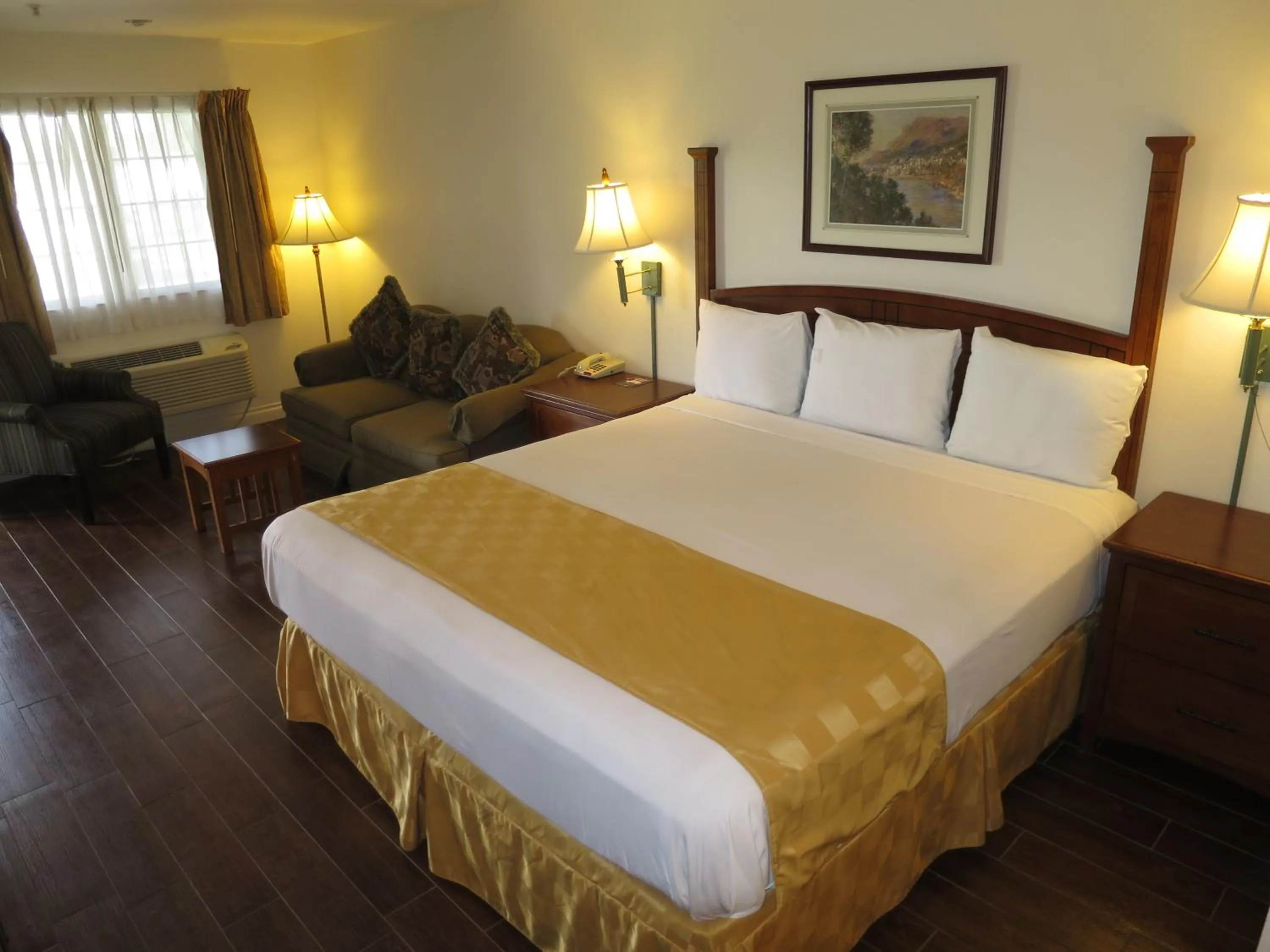 King Room in Country Inn Ontario