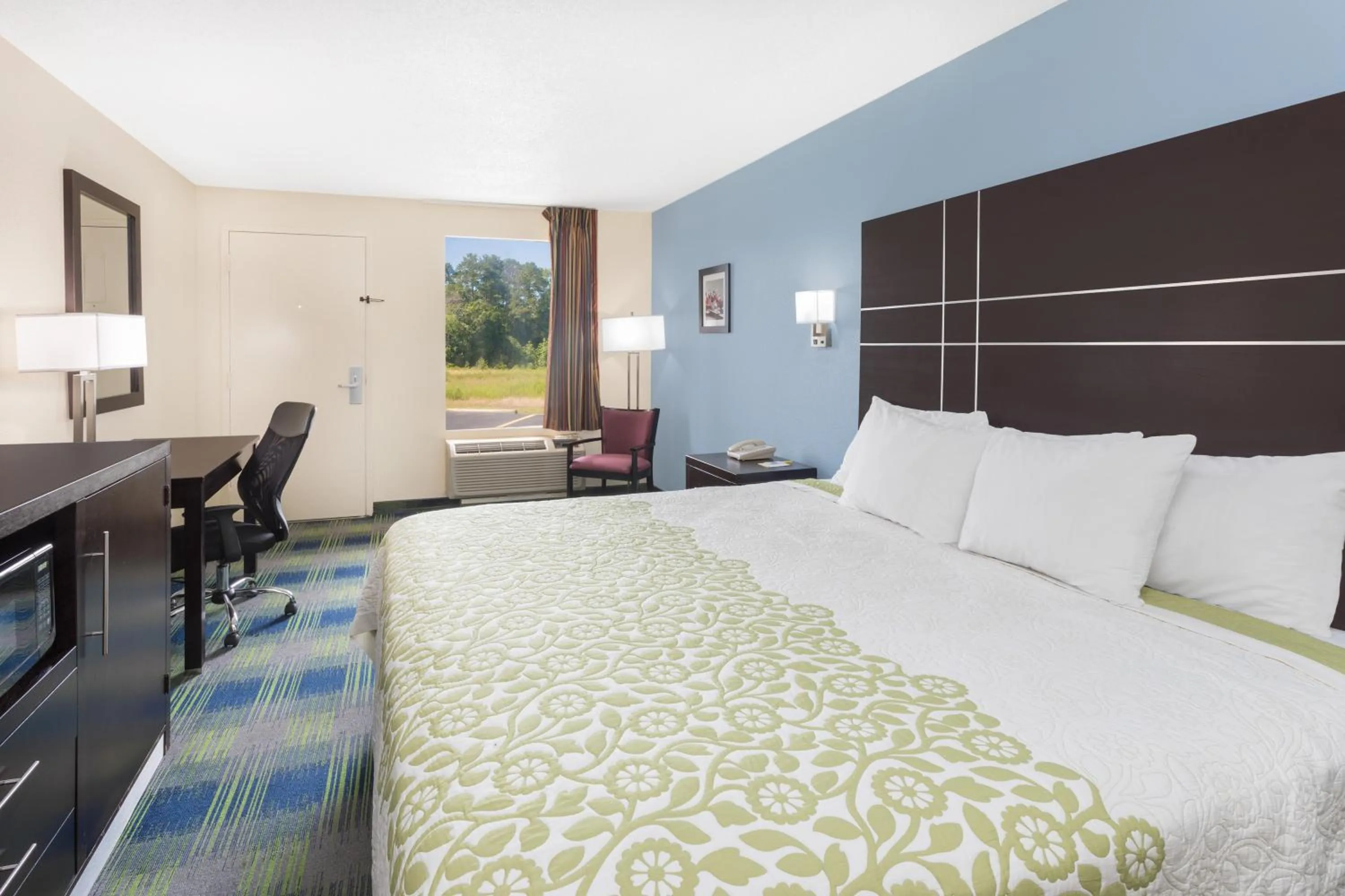 Bed in Days Inn by Wyndham Newberry South Carolina